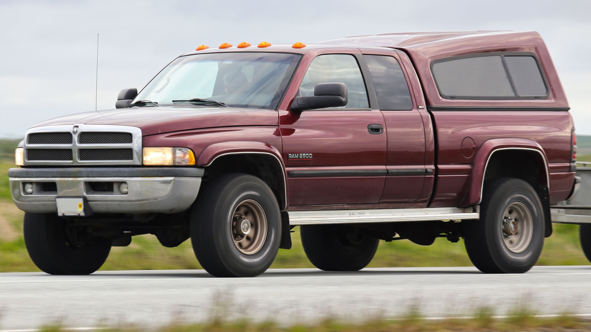 File:2000 Dodge Ram 2500 in Iceland (9683544550).jpg