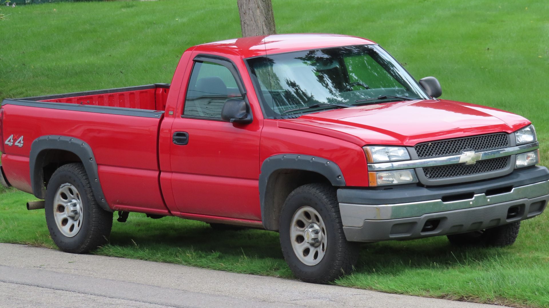File:03-05 Chevrolet Silverado 1500 Work Truck 4x4 regular cab.jpg