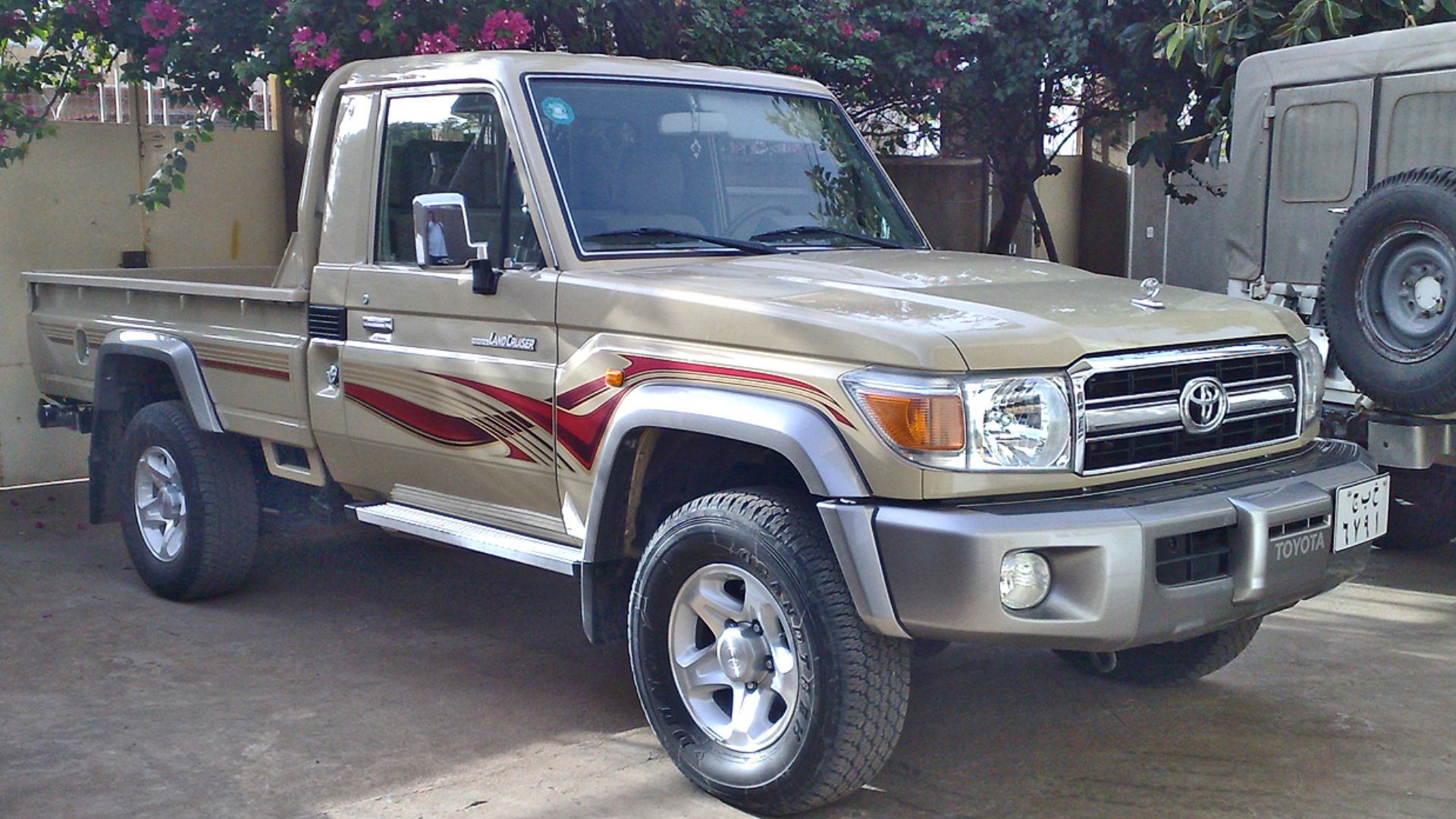 File:Landcruiser70sud.jpg