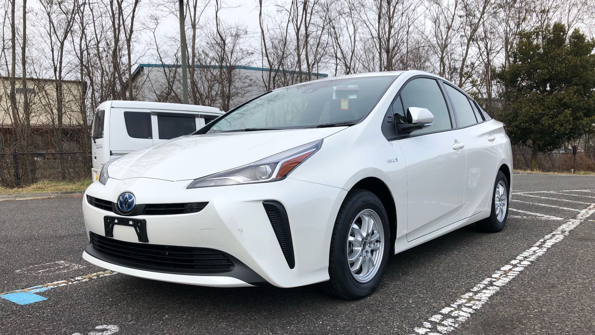 File:2018年12月改良型プリウス フロント.jpg