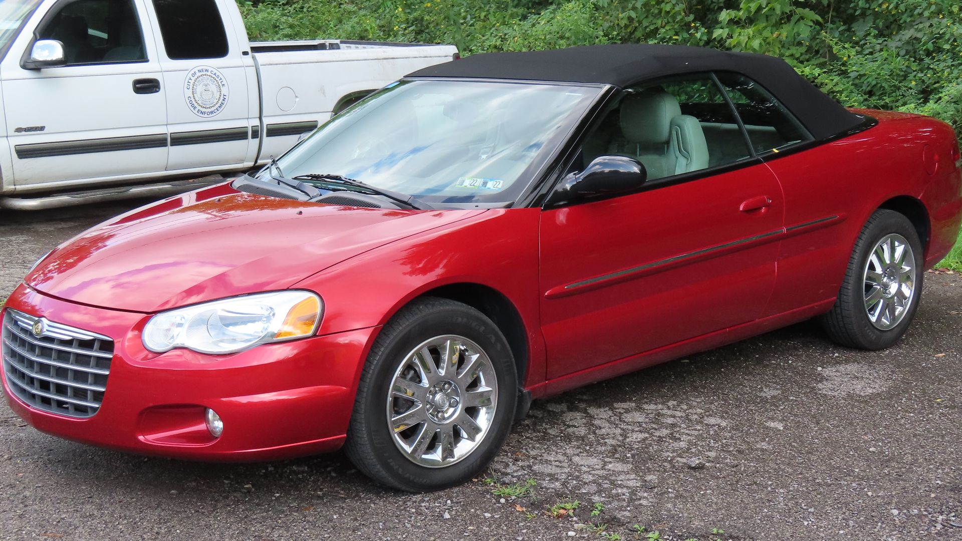 File:04-06 Chrysler Sebring Limited convertible front left.jpg