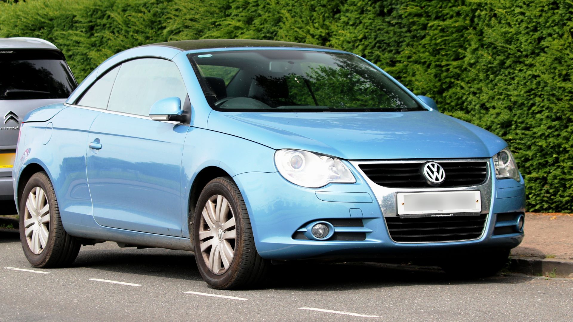 File:Volkswagen Eos 1984cc registered March 2008 in Wilberforce Road.jpg