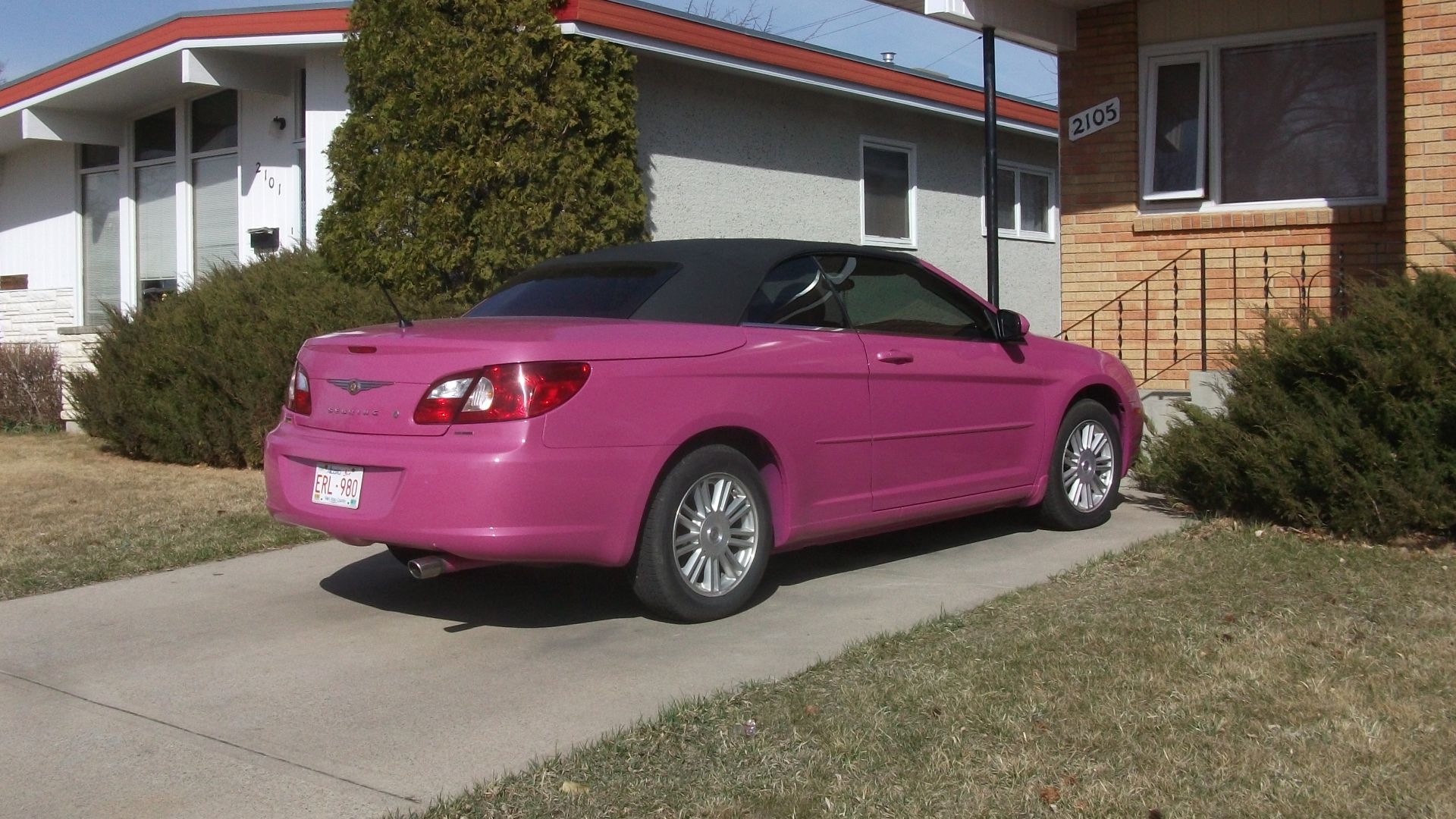 File:Pink! Chrysler Sebring Convertible (7072035207).jpg