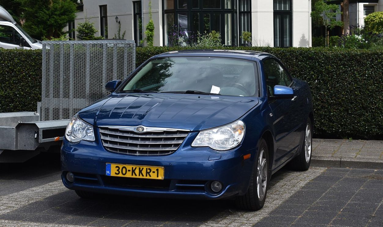 File:Chrysler Sebring Convertible 2.7 V6 (50058790972).jpg