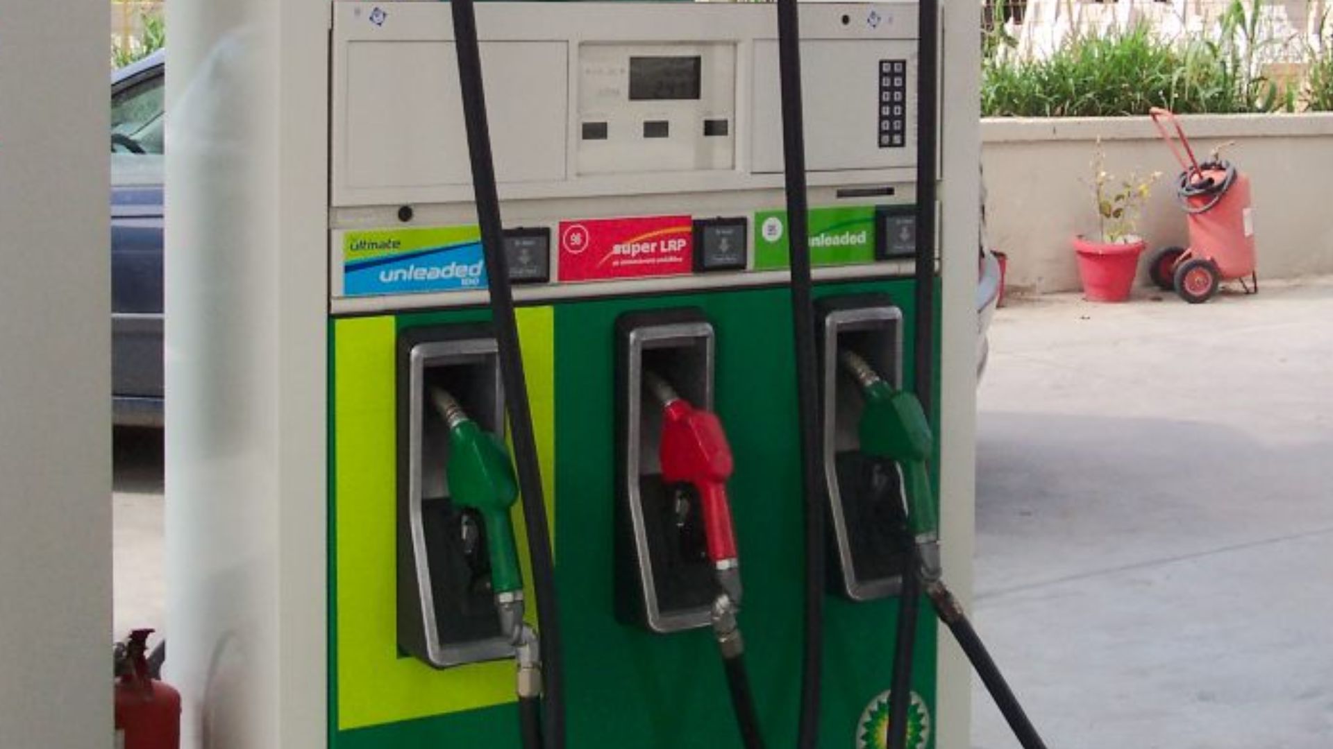 A photo of a modern Dresser Wayne pump at a BP service station, taken by me in Greece.