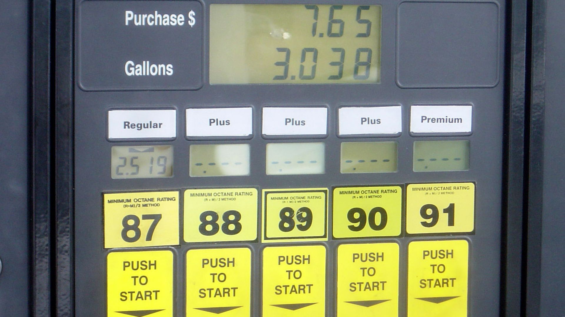A gas station featuring five en:Octane ratings, somewhere near the Missouri/Iowa border (can't remember...).  Photo taken by Bobak Ha'Eri.  September 3, 2006. Please observe license and properly cite in use outside Wikipedia.