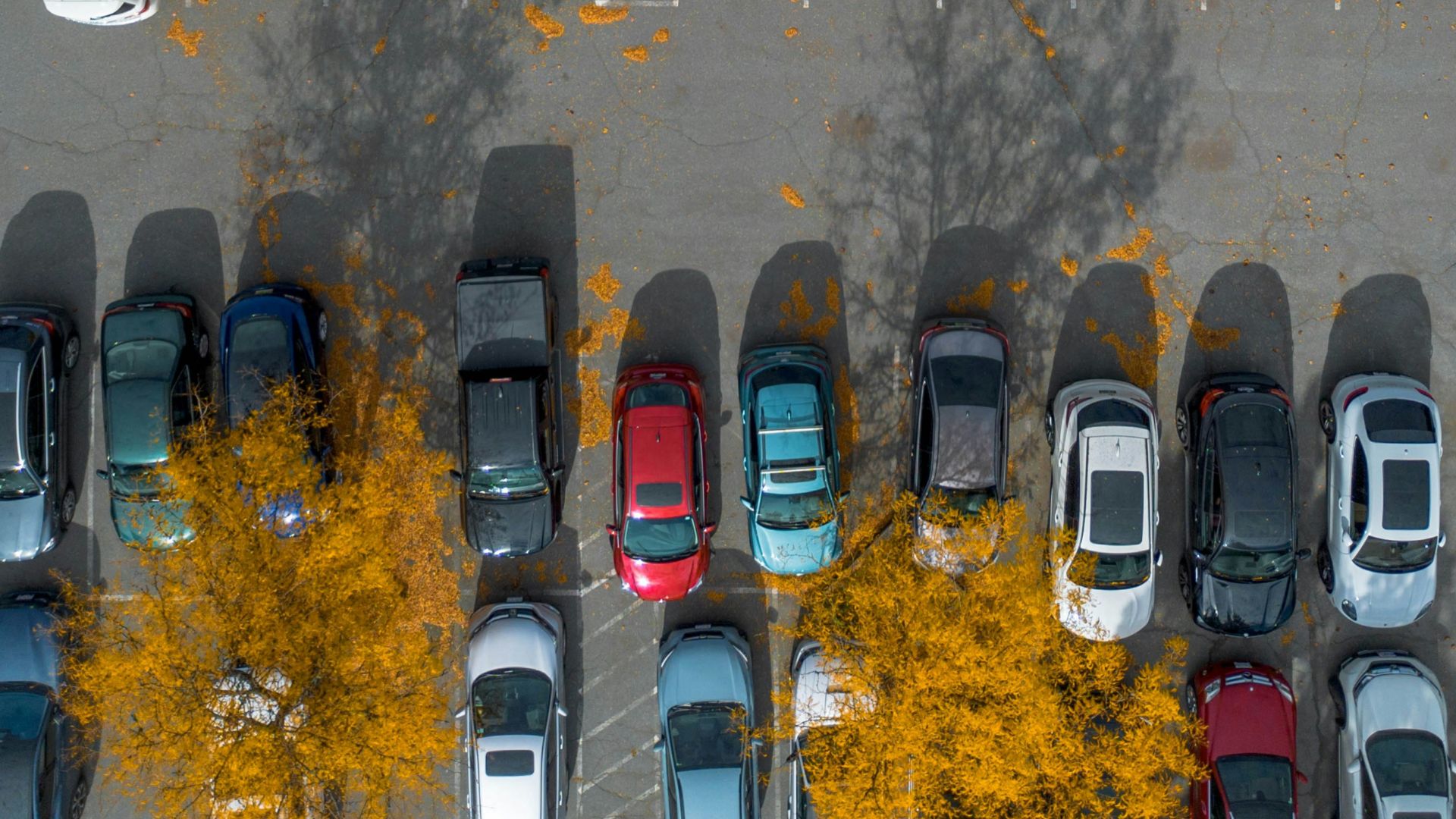 A parking lot filled with lots of parked cars