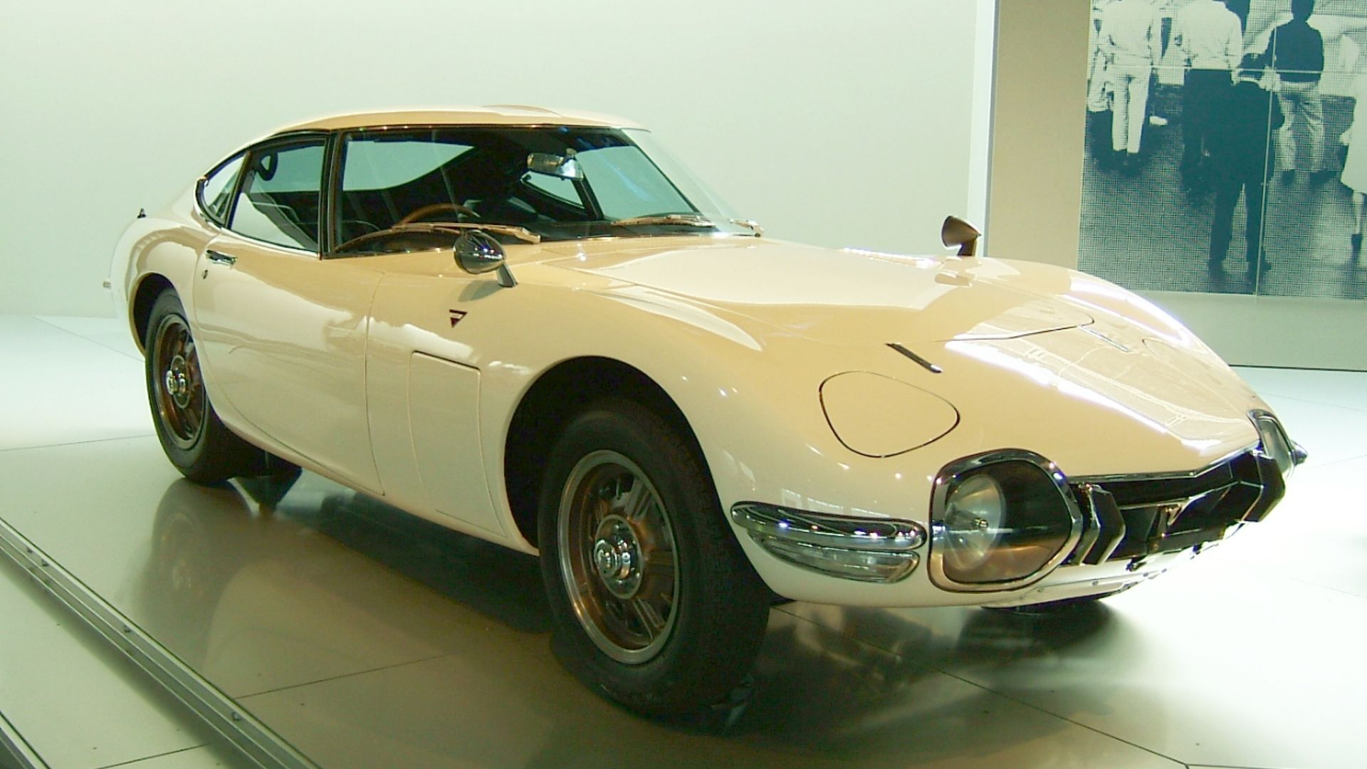 File:TOYOTA 2000GT.jpg