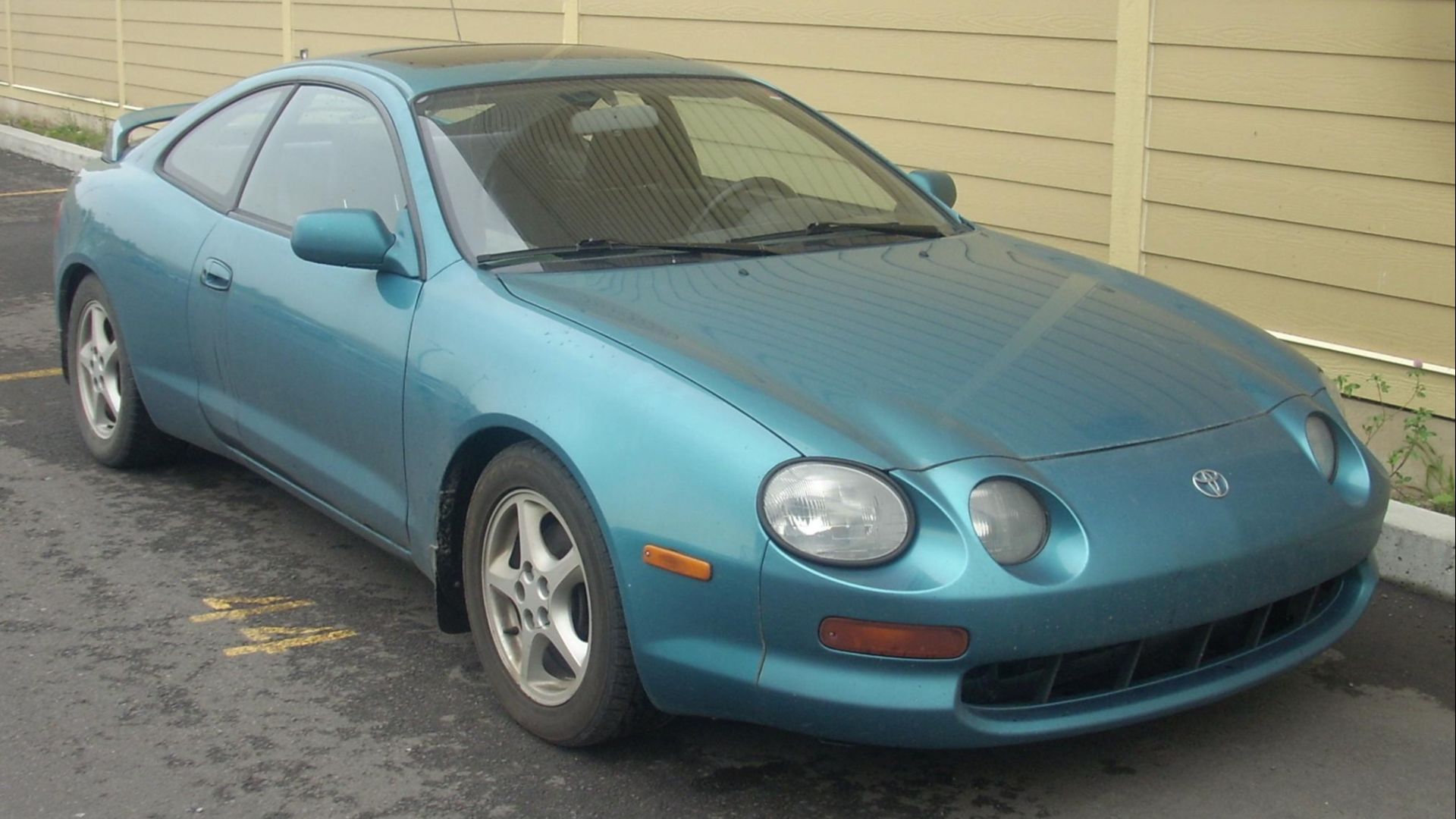 Pre-facelift Toyota Celica GT-S Liftback (ST204L-BLMGKK) shown in Sea Spray Pearl (colour code 753), photographed in Vaudreuil-Dorion, Quebec, Canada.