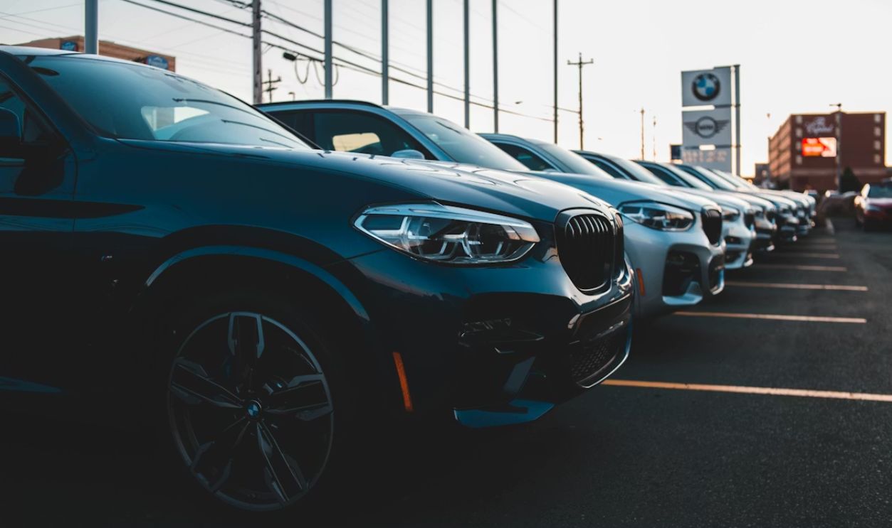 a row of cars parked in a parking lot