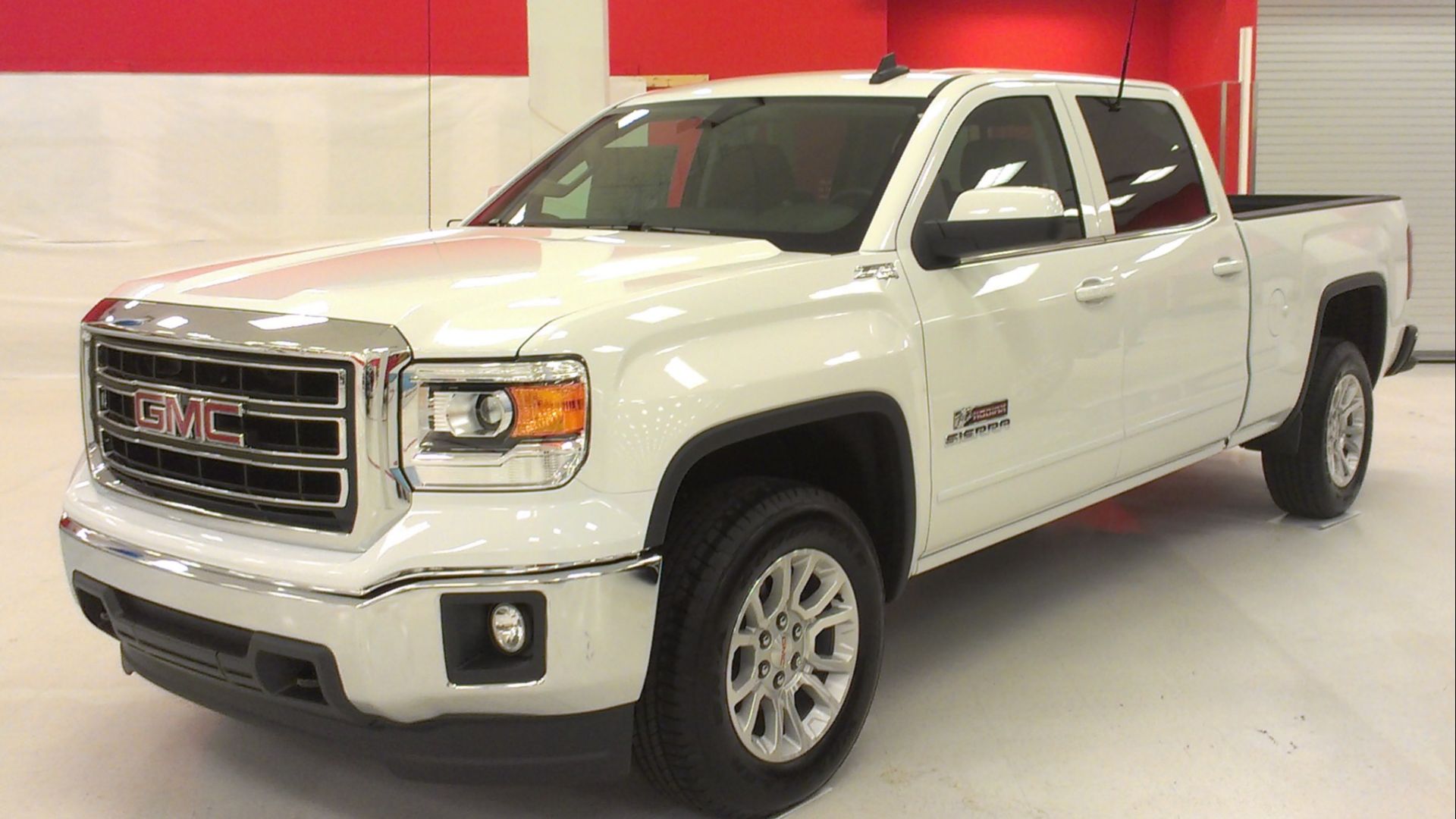 English: 2016 GMC Sierra 1500 photographed in Montreal, Quebec, Canada at the Carrefour Angrignon auto show that was located where Target was.
Français: Ma photo d'un GMC Sierra 1500 de 2016, à Montréal, Québec, Canada dans un salon auto de Carrefour Angrignon (l'ancien Target).