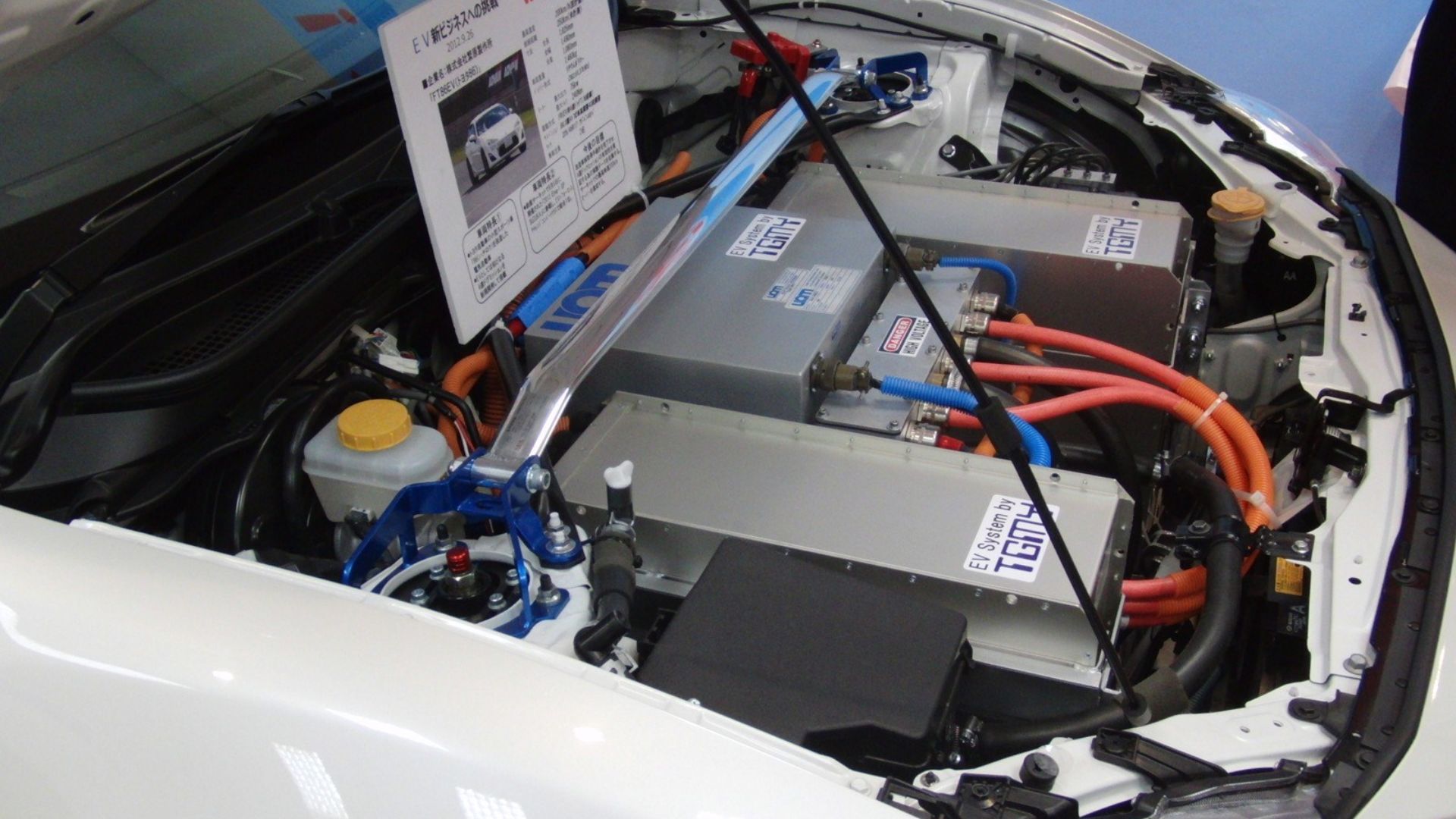 繁原製作所により制作されたEV86のバッテリールームを撮影