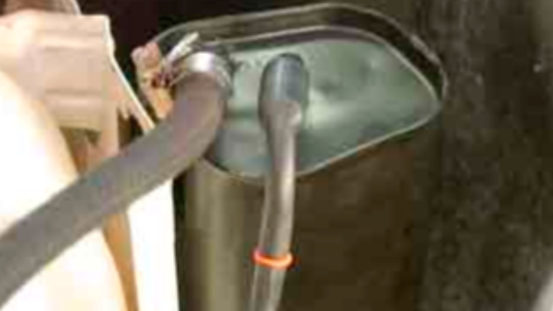 EVAP activated carbon canister of a Mercedes W123