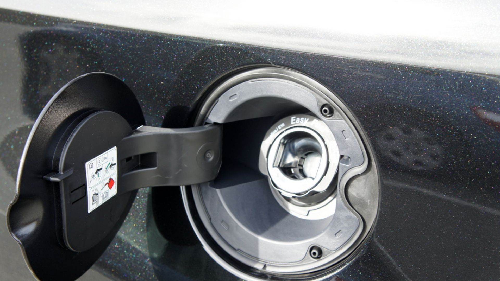 Many Fords and Lincolns now have capless gas tanks.

10 days with the Lincoln MKX, a high-tech crossover SUV. More details on the experience can be found at: www.hightechdad.com/?p=7906