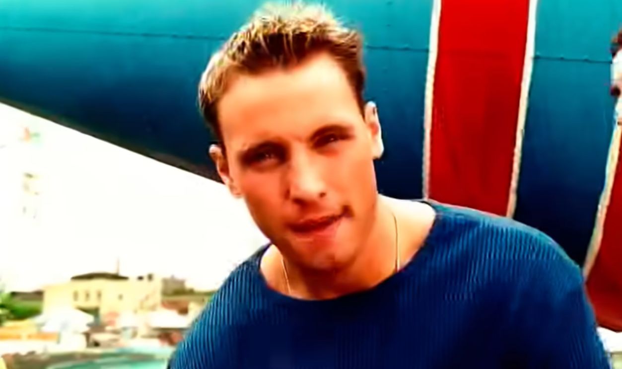LFO – “Summer Girls”