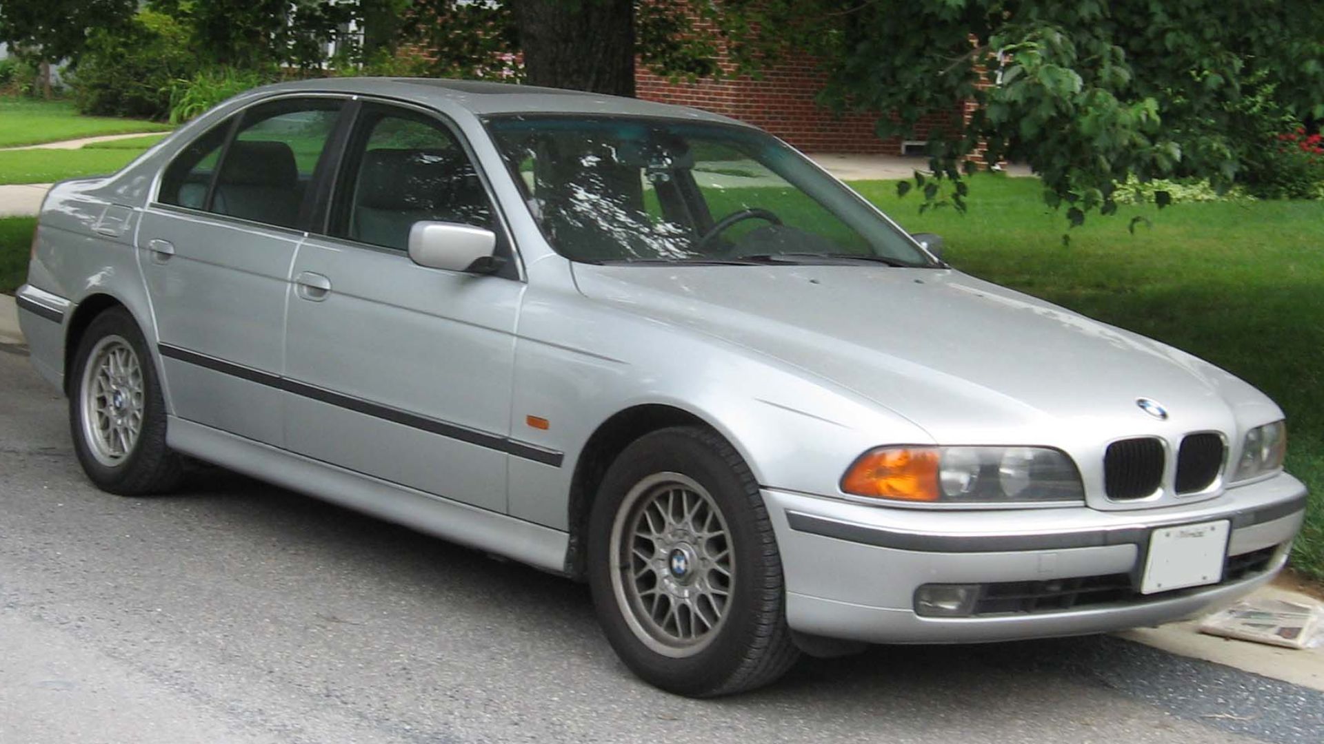 1996-2000 BMW 5-Series photographed in USA.