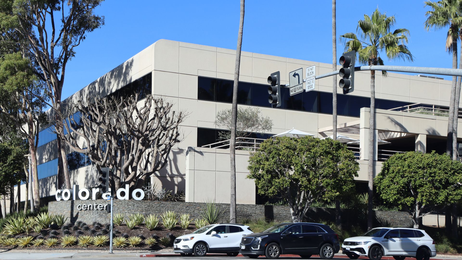 This office building at 2401 Colorado Avenue in Santa Monica, California was home to the headquarters of Edmunds at the time this photograph was taken. Photographed by user Coolcaesar on January 5, 2025.