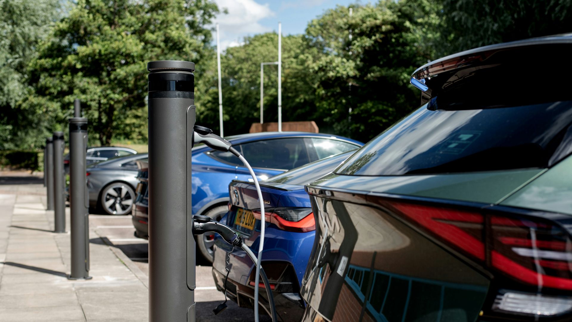 Electric cars are charging at a charging station.