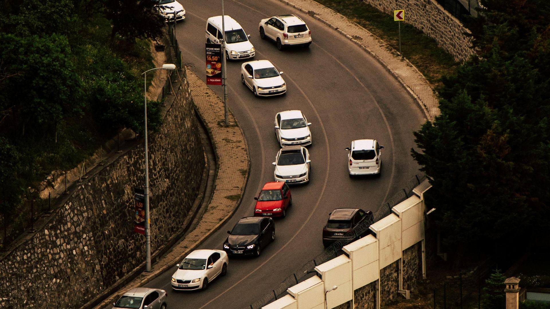 A scenic aerial view of a winding road and suburban houses in İstanbul, Türkiye.