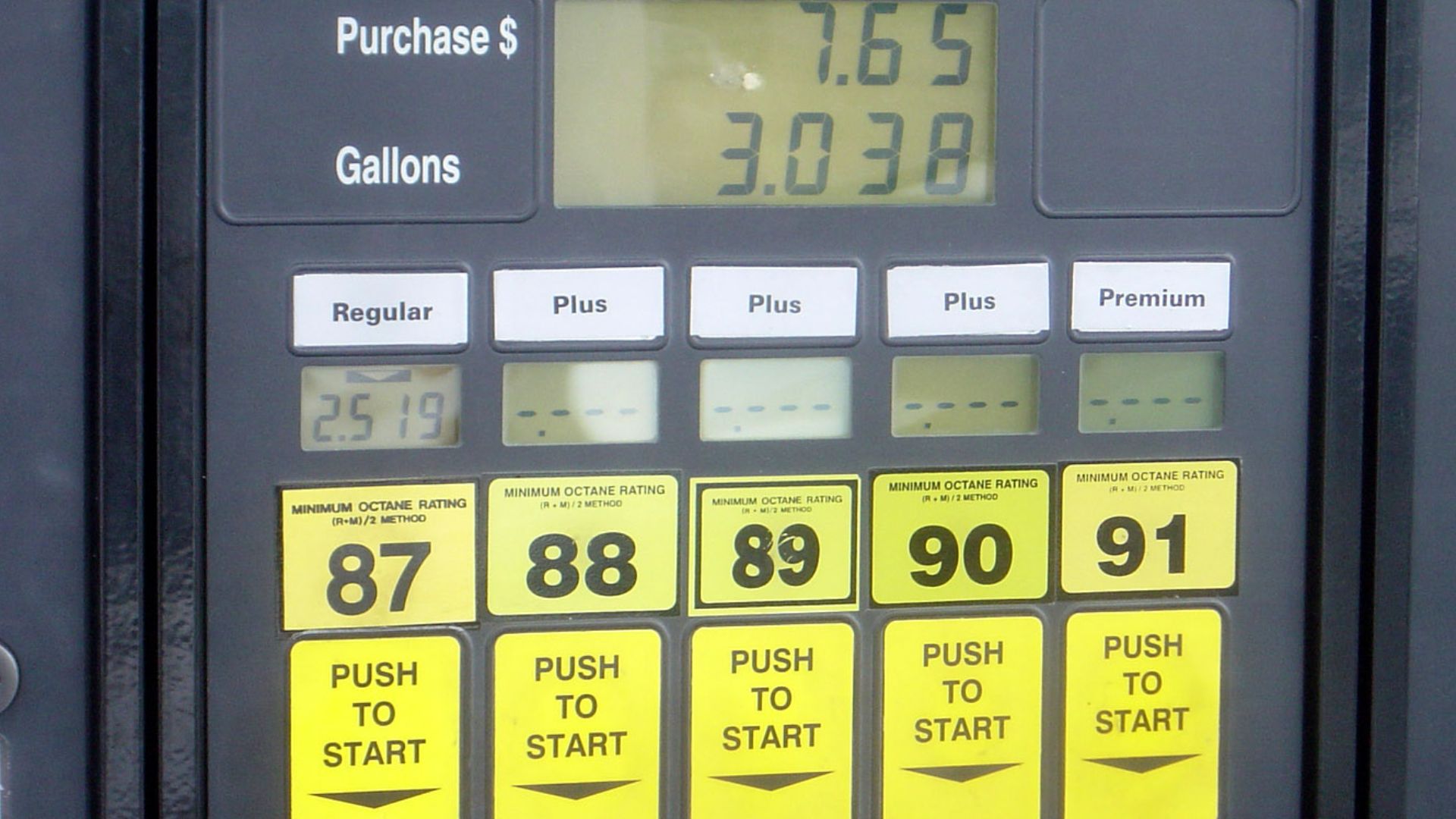 A gas station featuring five en:Octane ratings, somewhere near the Missouri/Iowa border (can't remember...).  Photo taken by Bobak Ha'Eri.  September 3, 2006. Please observe license and properly cite in use outside Wikipedia.