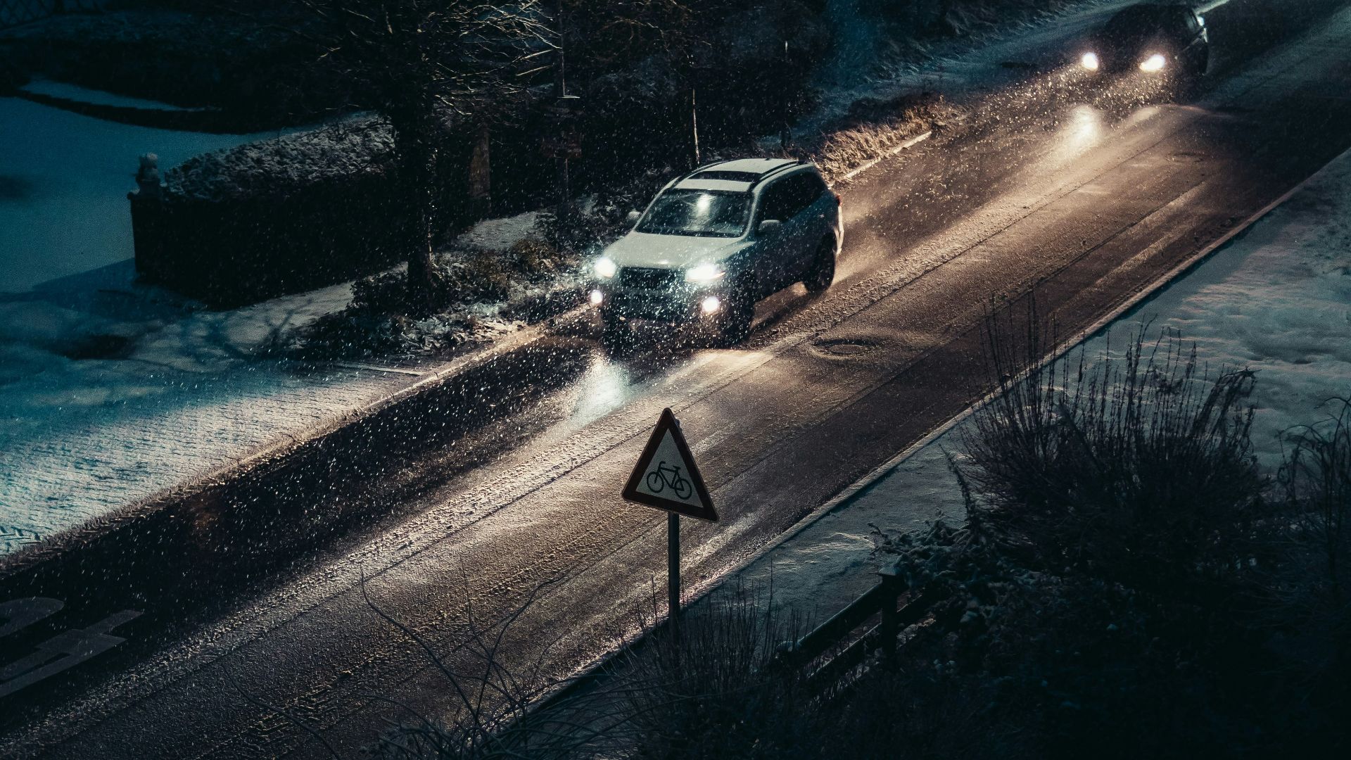 grey vehicle during daytime