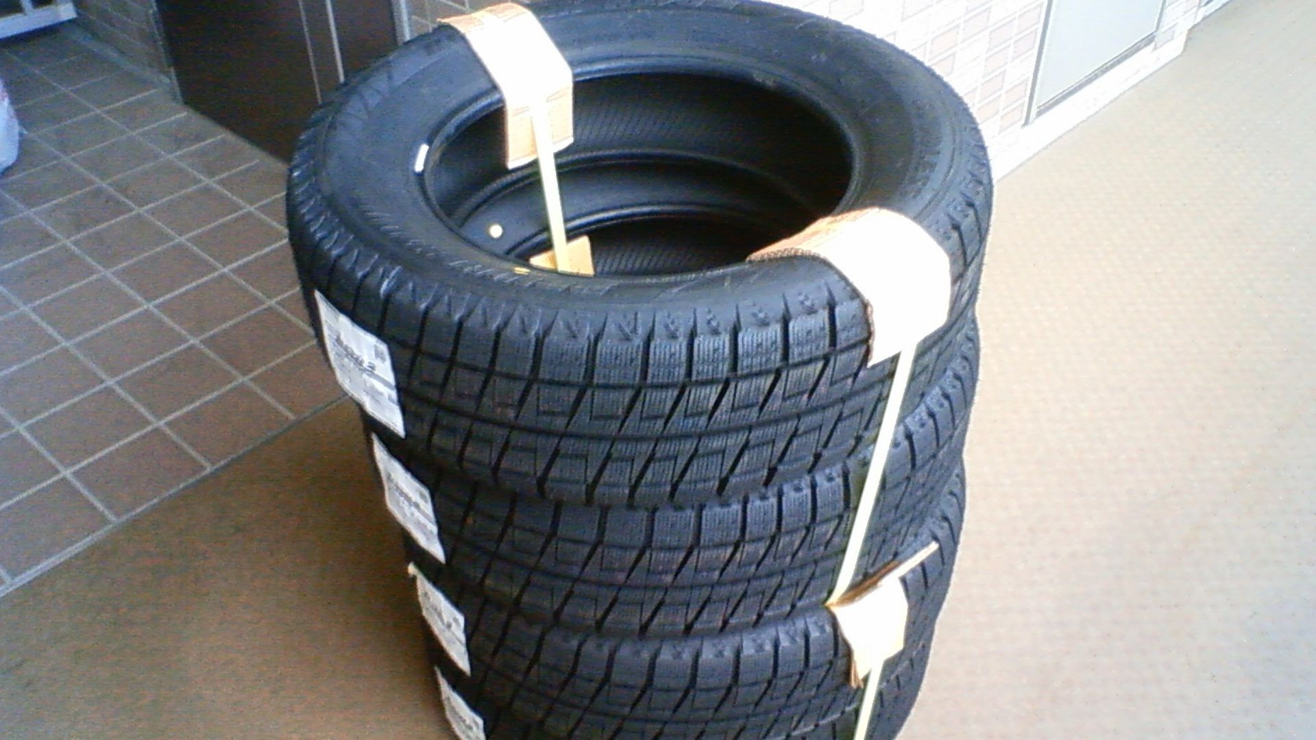 ブリジストンのスタッドレスタイヤ、Blizzak Revo 2