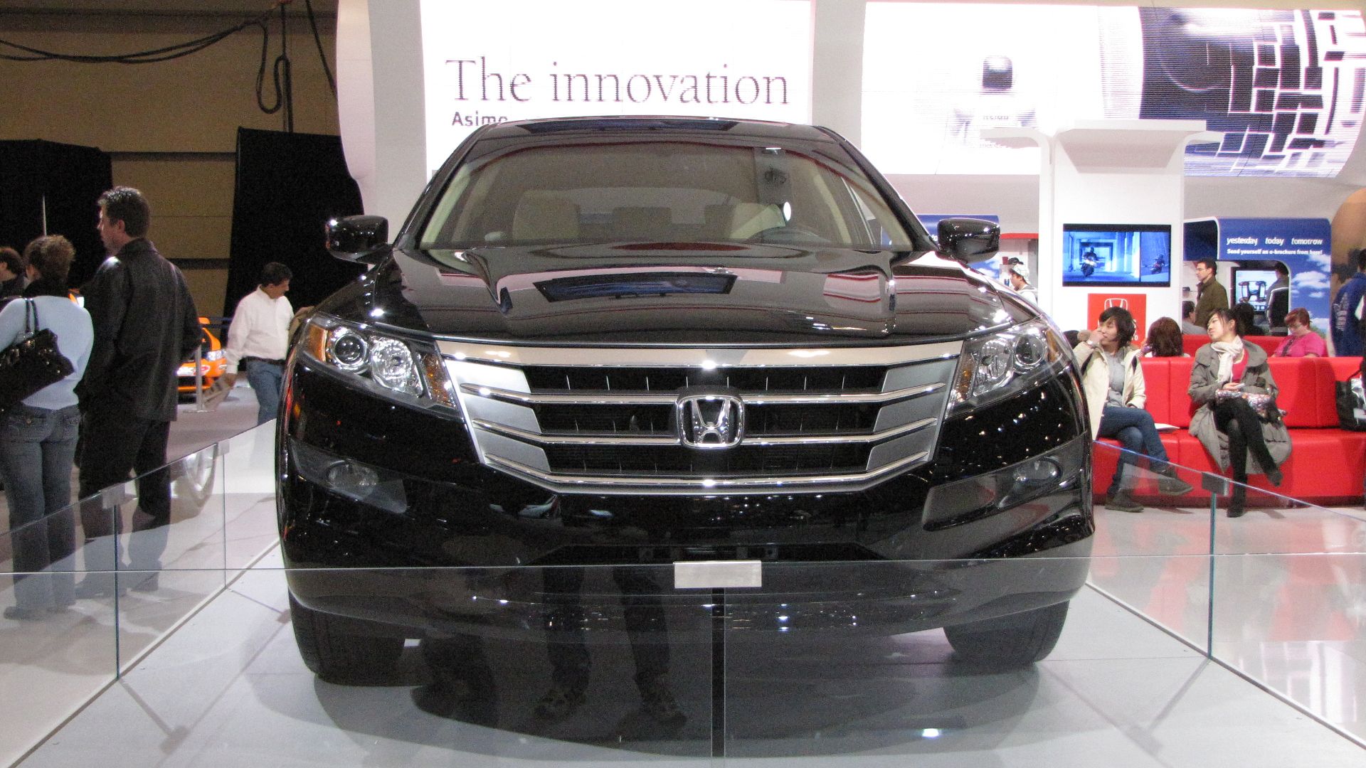 File:Honda 2010 Accord Crosstour Front.jpg