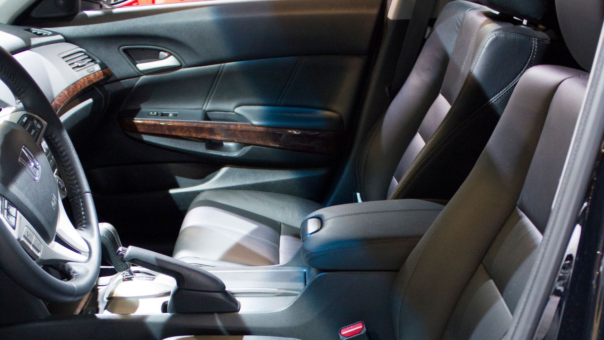 File:2012 Honda Accord Crosstour EX-L interior.jpg