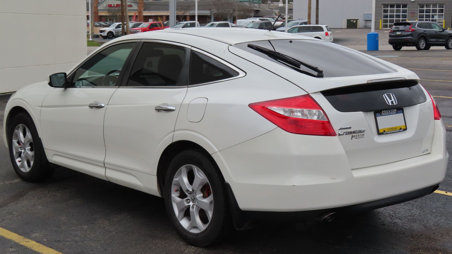 File:2010 Honda Accord Crosstour EX-L 4WD, rear left, 11-13-2022.jpg