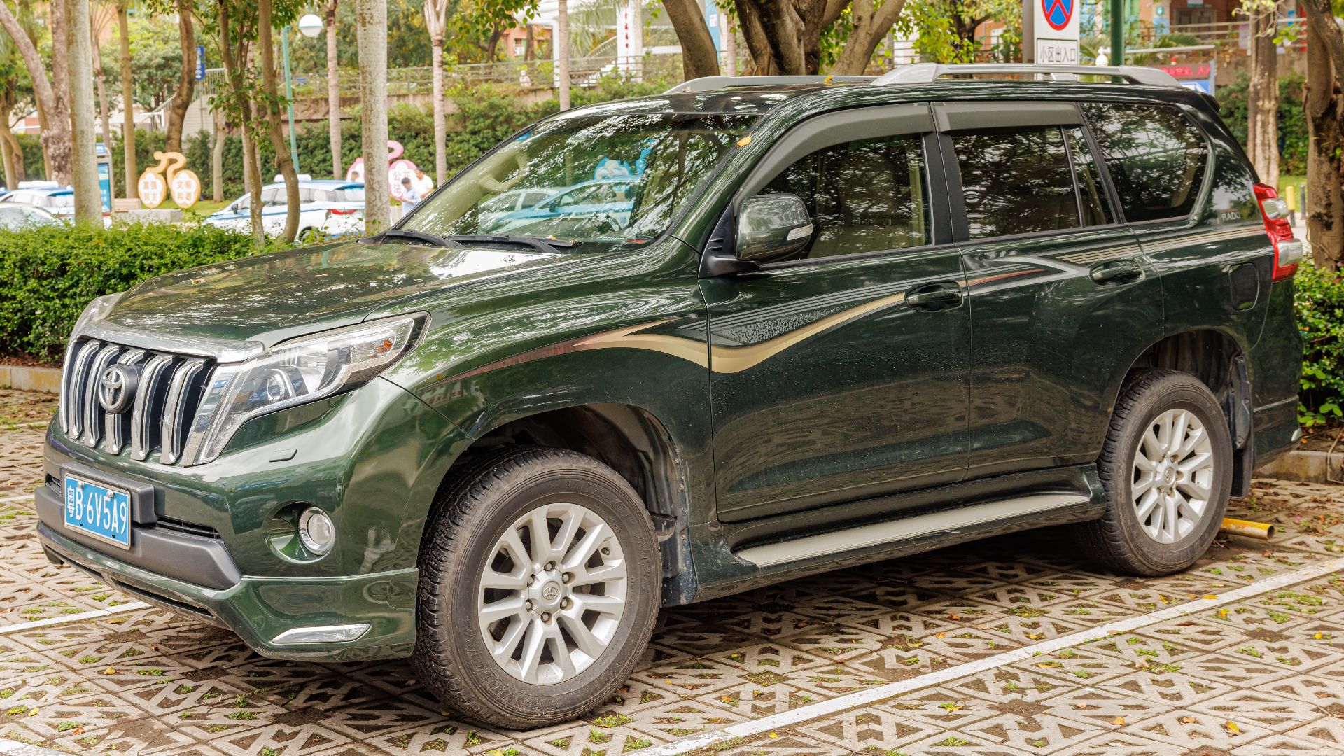 File:TOYOTA LAND CRUISER PRADO (J150) China (38).jpg