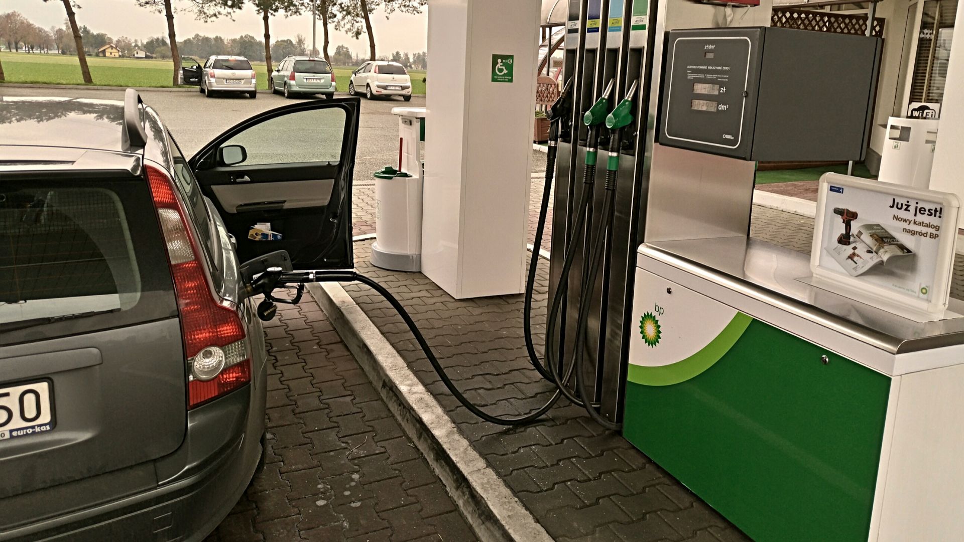 Refueling a car