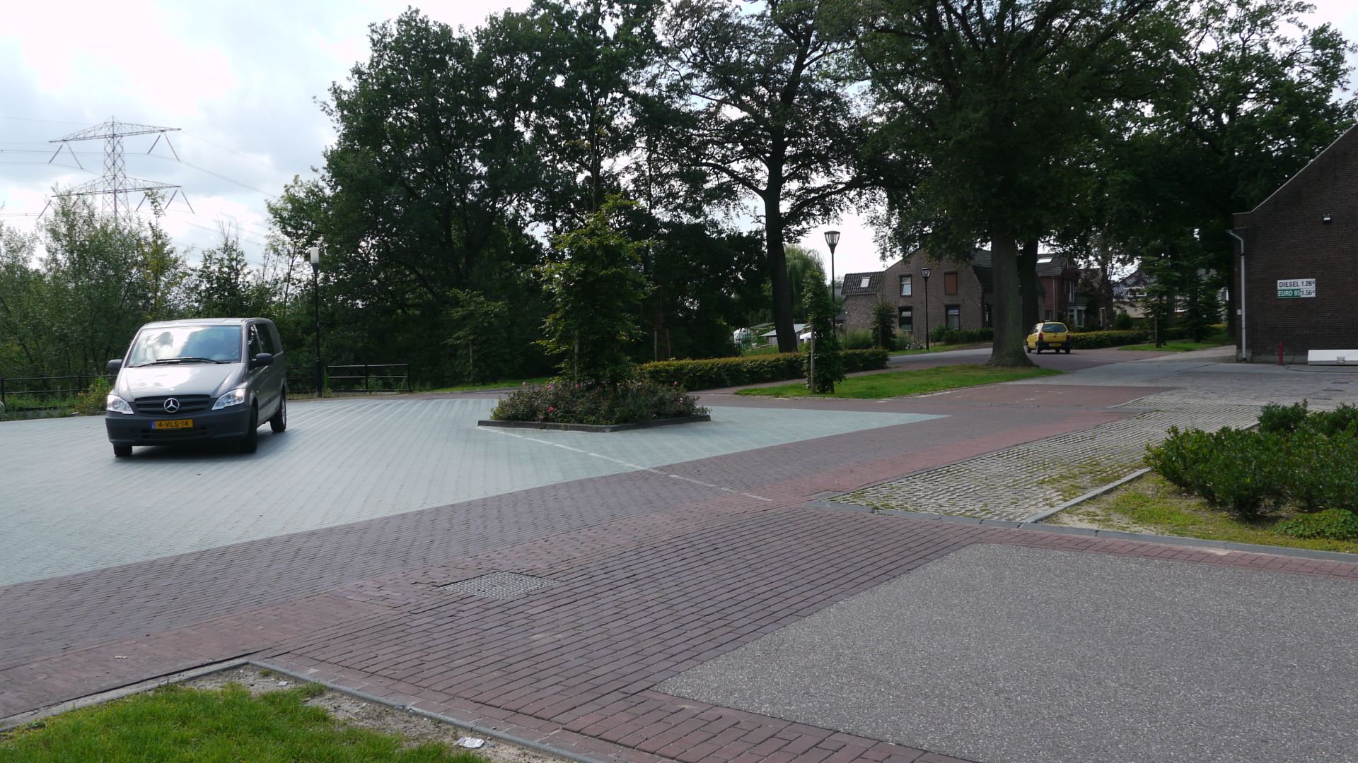 Illustration of road furnishing according to 'shared space', a traffic concept by the Dutch traffic scientist Hans Monderman.