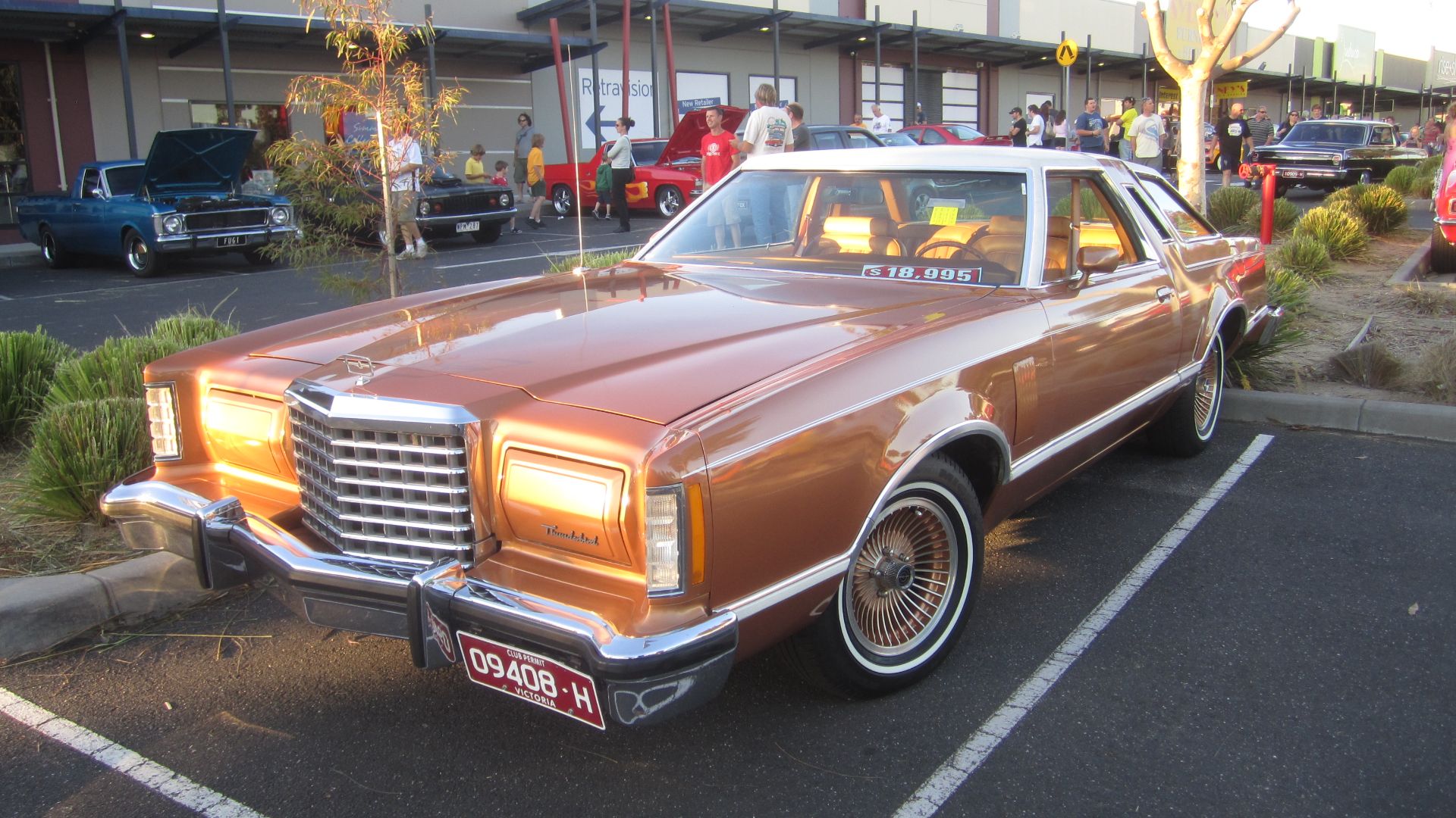 Fords personal luxury car, the 7th generation built from 1977 to 1979. The shape was restyled, squarer, sharper and became a smaller car again on a shorter wheelbase, 10inches shorter and 400kg lighter, the big block engines were dropped (helping the weight loss). Only available as 2 door Coupe
Engines; 302 and 351 Windsors or 351 and 400 Cleveland V8s