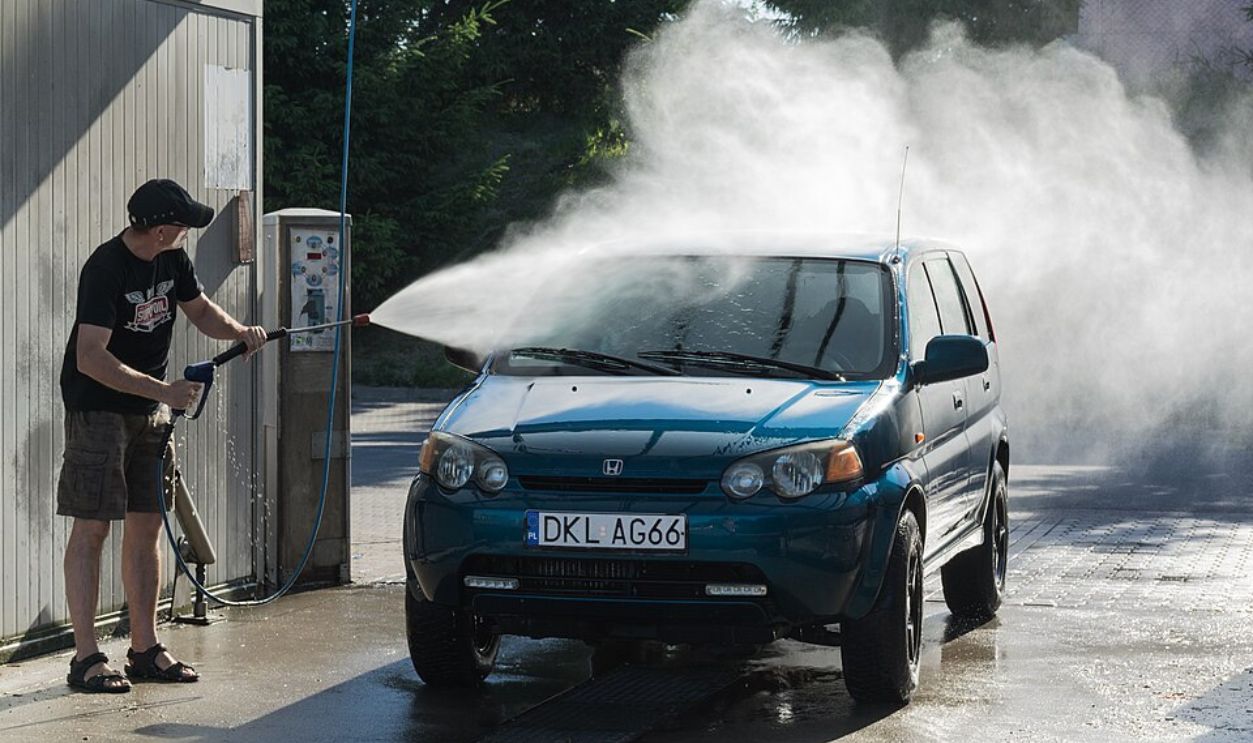 Honda HR-V car wash at Dusznicka Street in Kłodzko, Poland