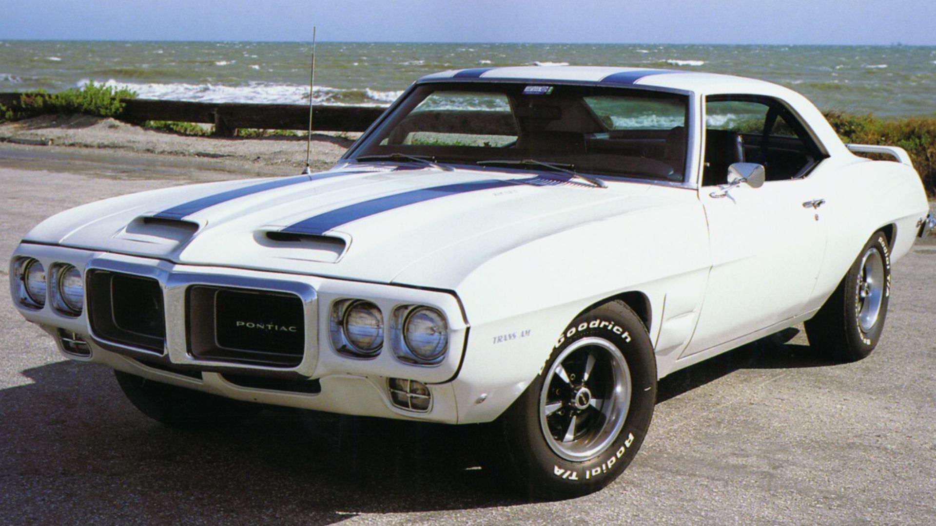 1969_Pontiac_Firebird_Trans_Am_Polar_White_Frt_Qtr