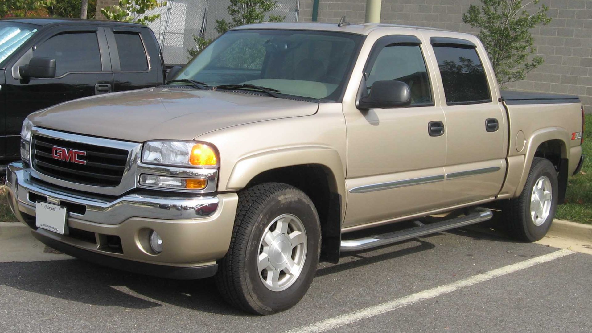 2003-2006 GMC Sierra photographed in Accokeek, Maryland, USA.