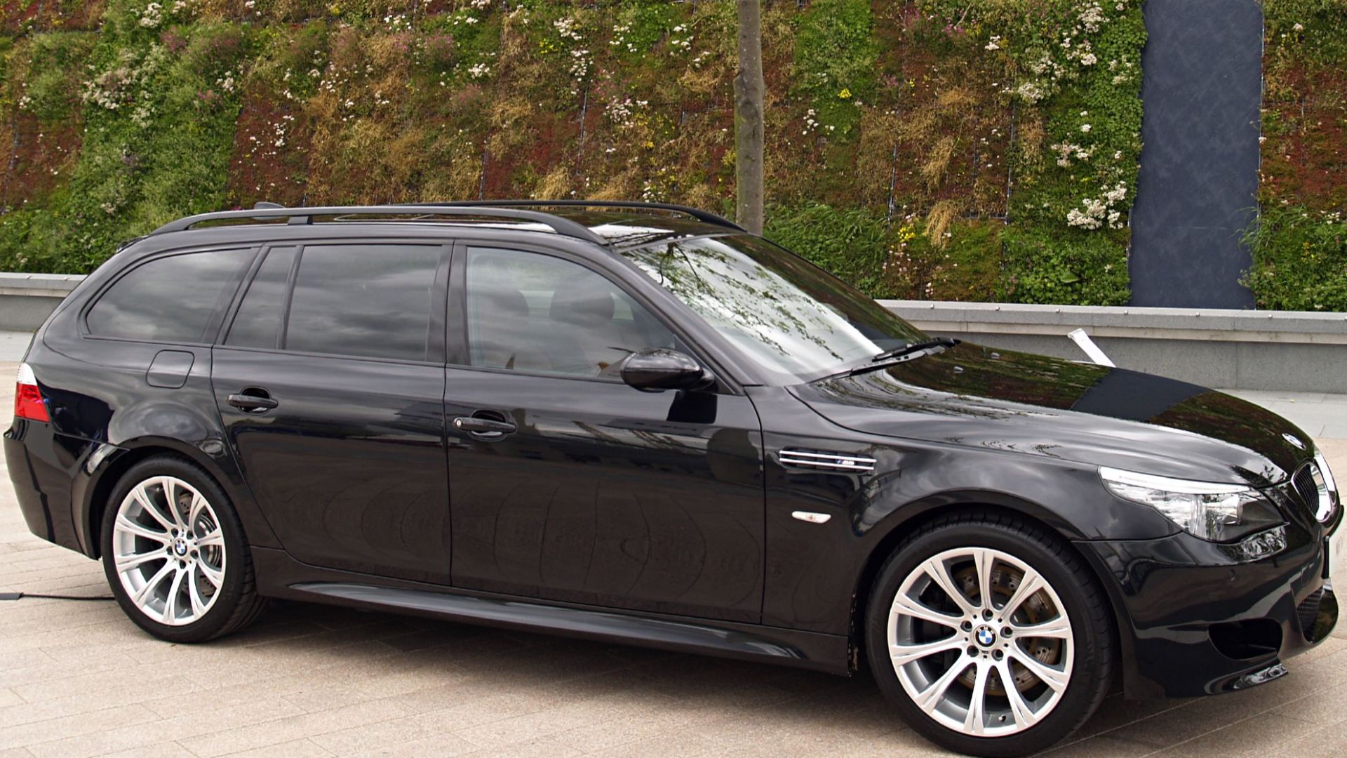 BMW POWER JULY 07

Peninsula Square O2