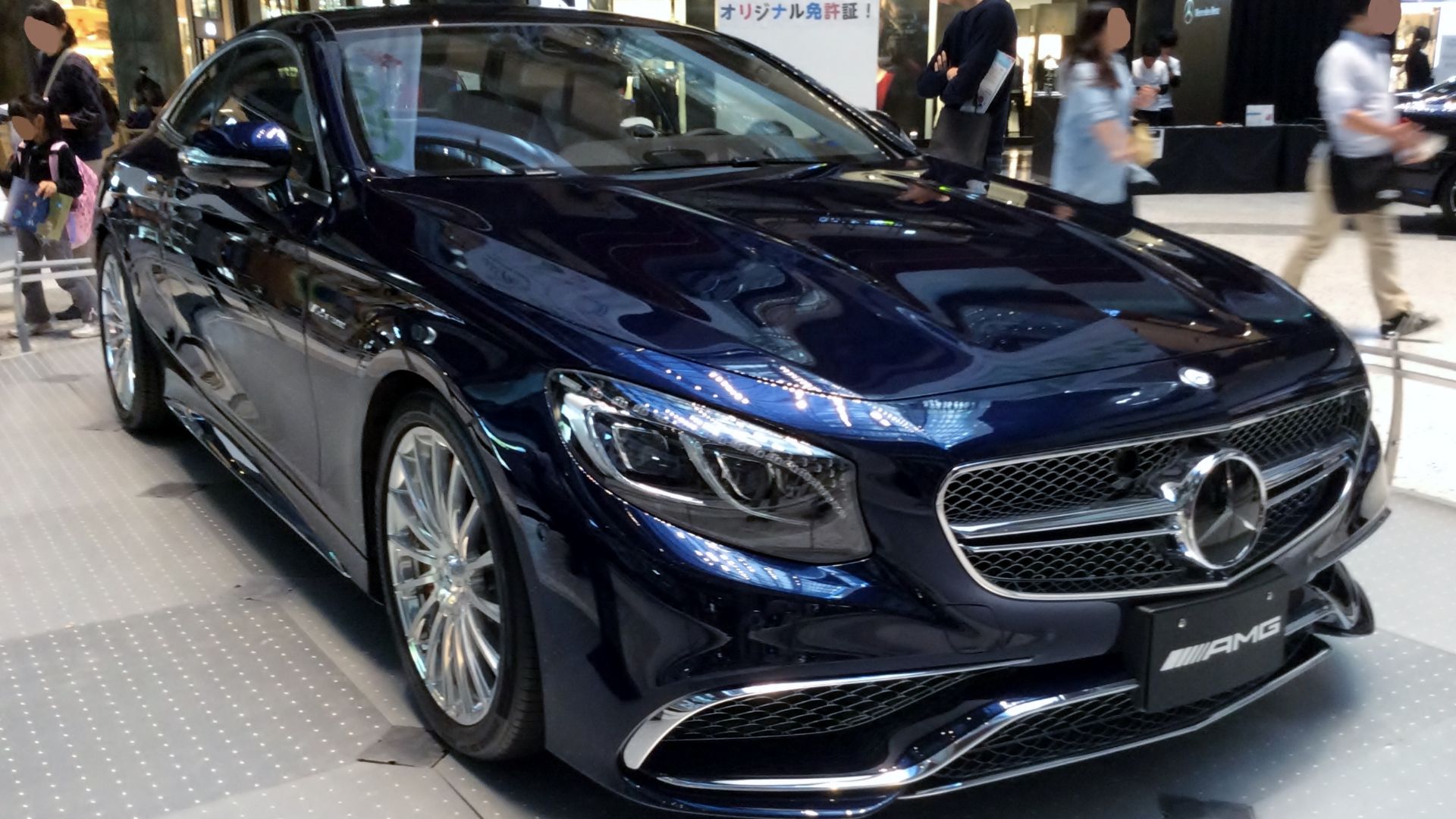 C217型メルセデス・ベンツS65 AMG クーペをフロントから撮影。