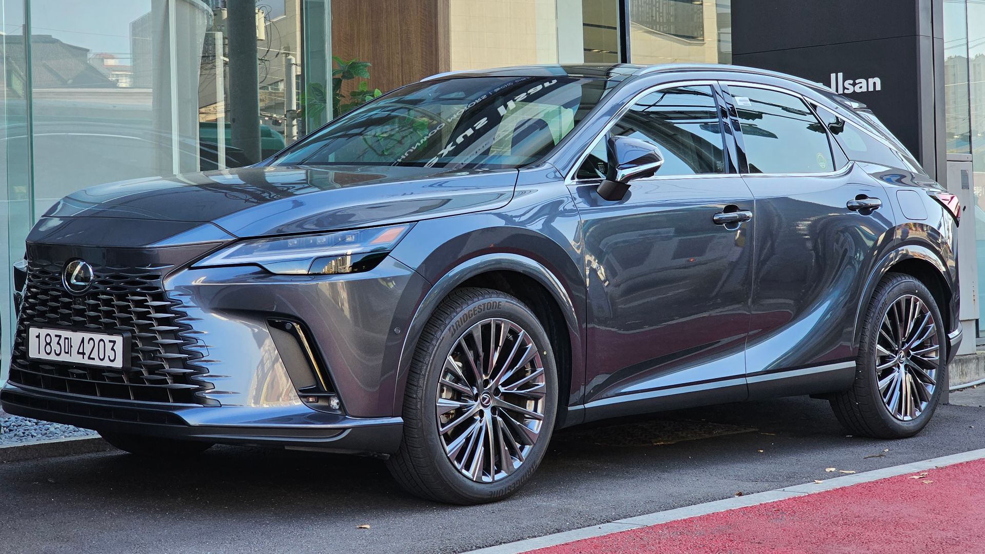Sonic Chrome Lexus RX 350h AWD AALH10 SUV at Lexus Ilsan Dealership.