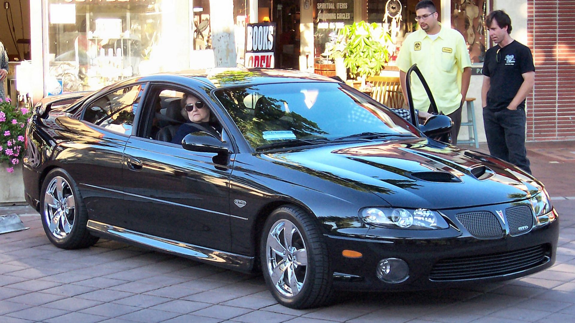 File:2005 Pontiac GTO.jpg