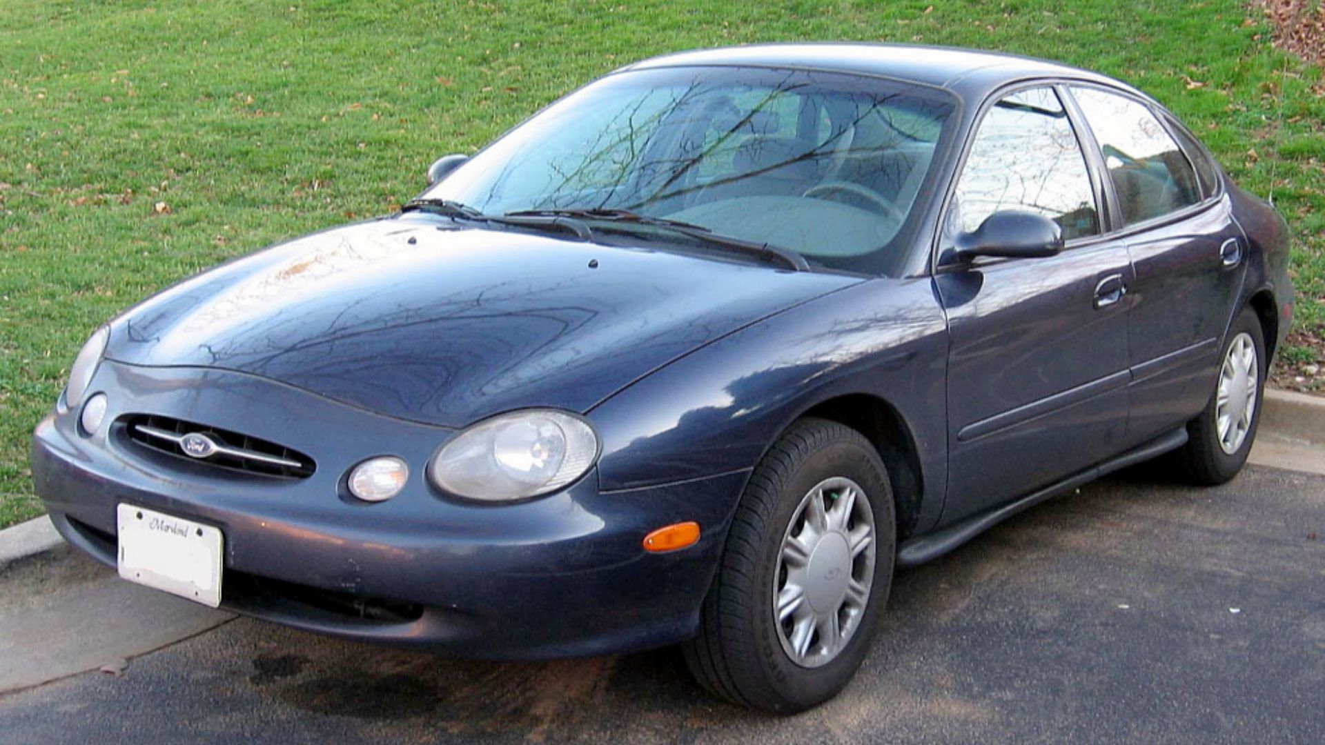 1998-1999 Ford Taurus photographed in USA.