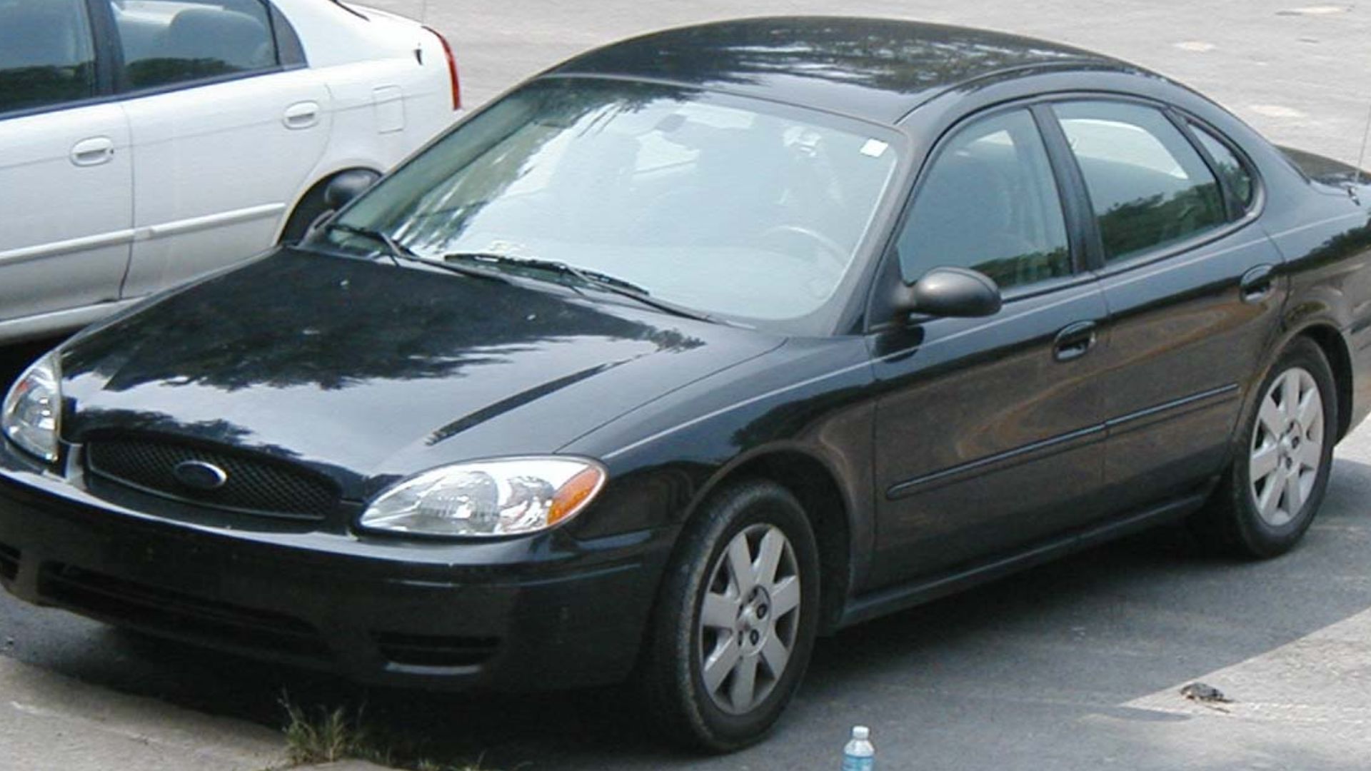 2004-2006 Ford Taurus photographed in USA.