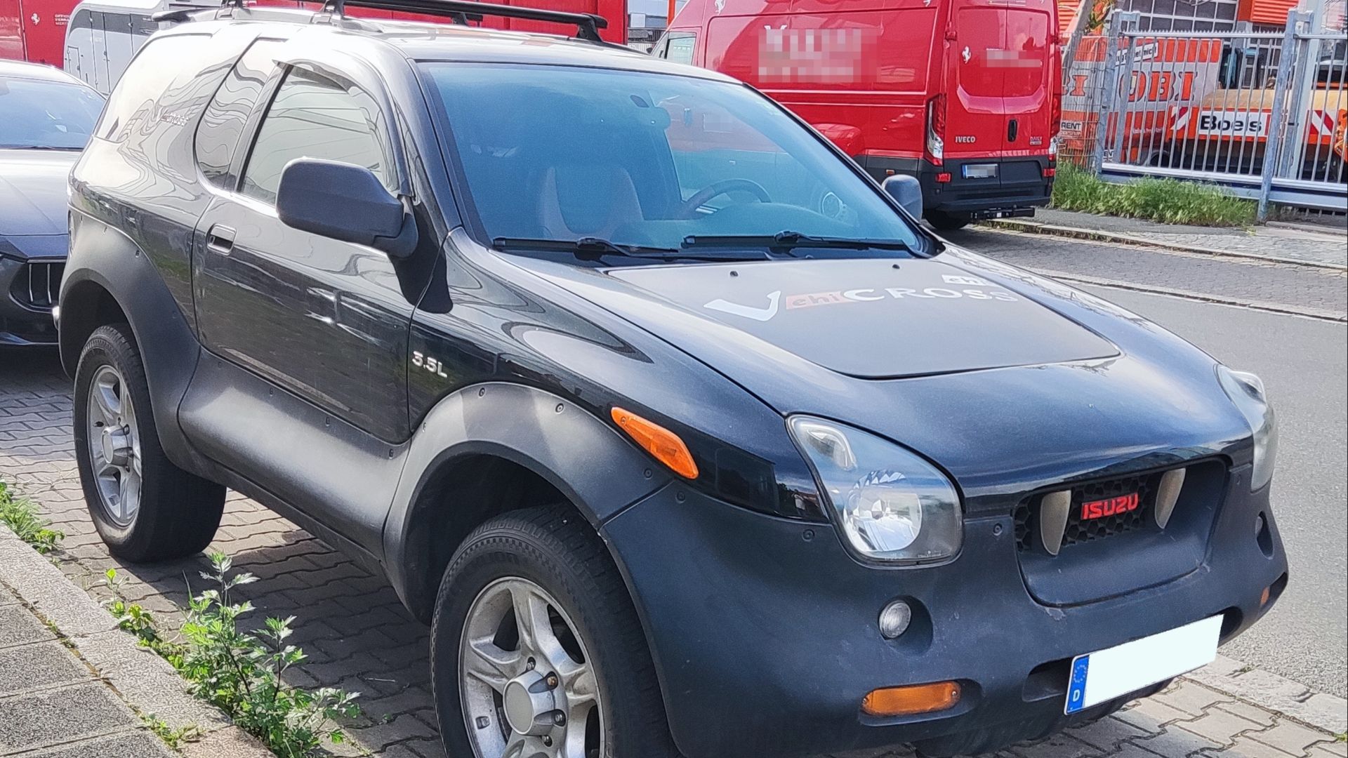 Isuzu VehiCROSS Front