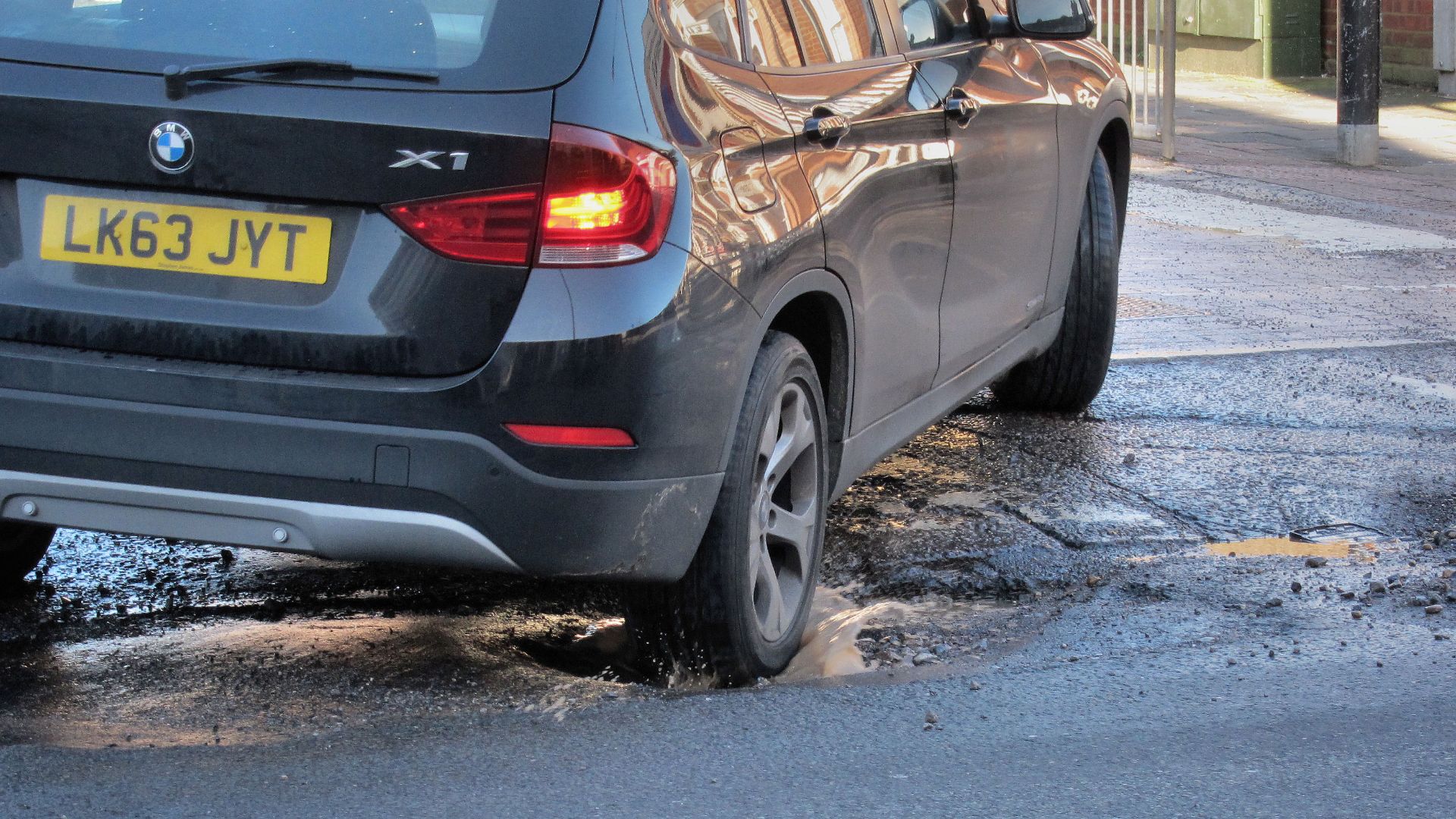 Reported using the free website Fix My Street.
Jump to ►►  Update 14 January 2014.
________________________________

§   Aerial view of  where I took these photos.