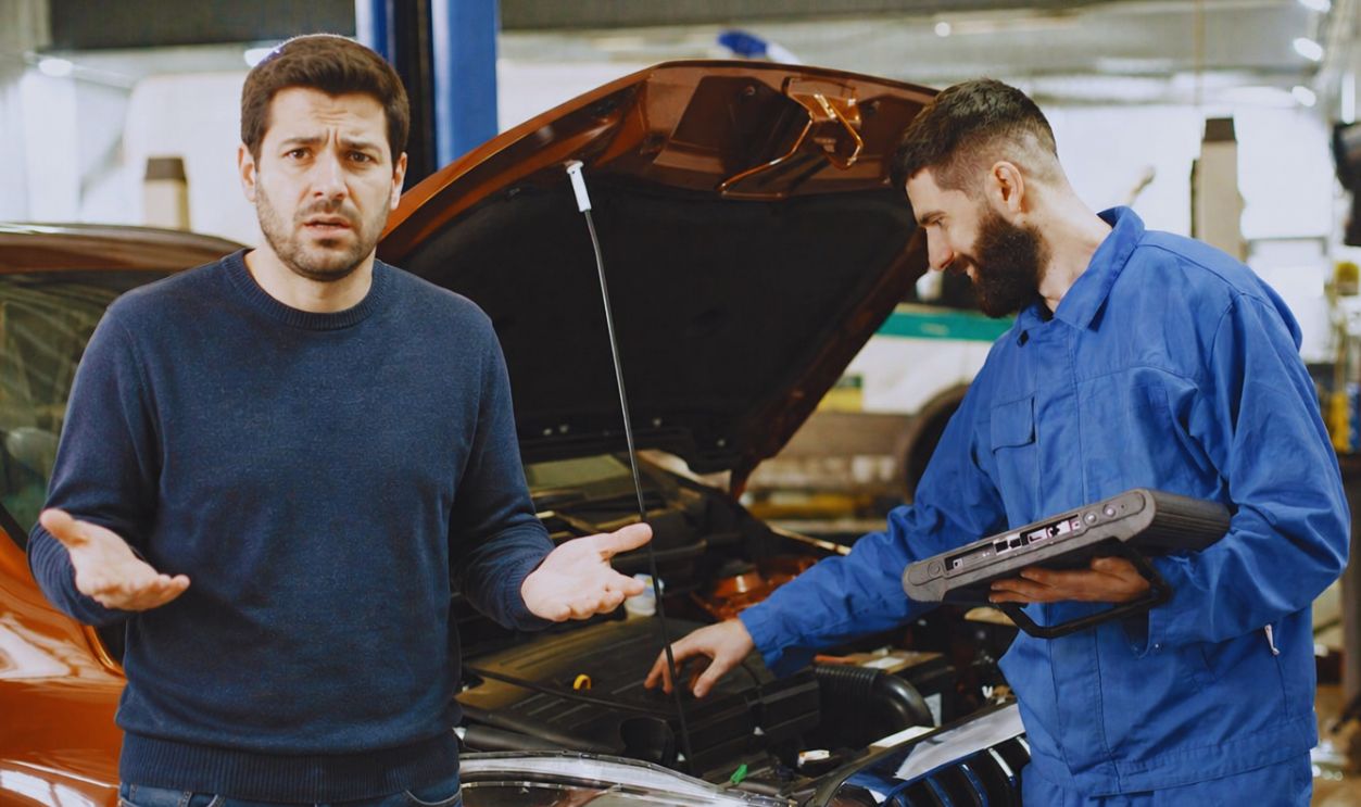 Car Shop With Mechanic