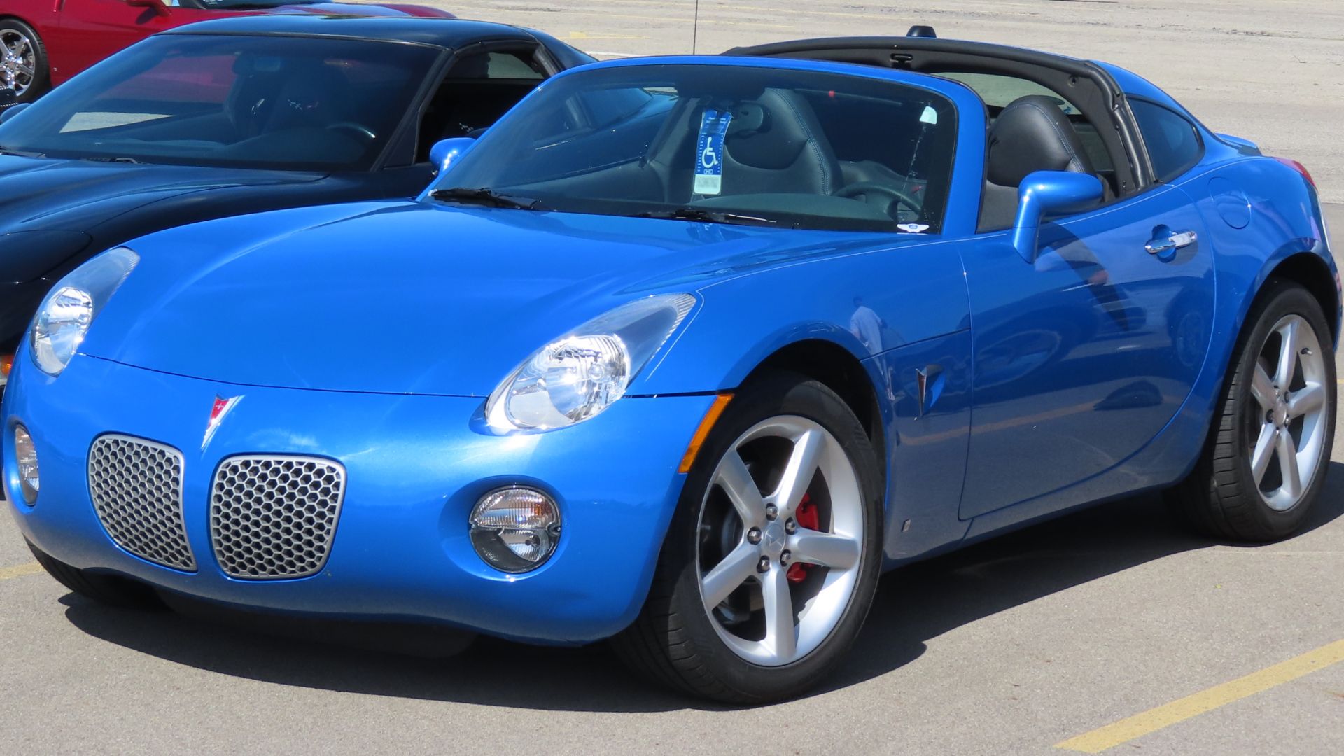 2009 Pontiac Solstice coupe photographed at a car show in Boardman, Ohio. Finished in