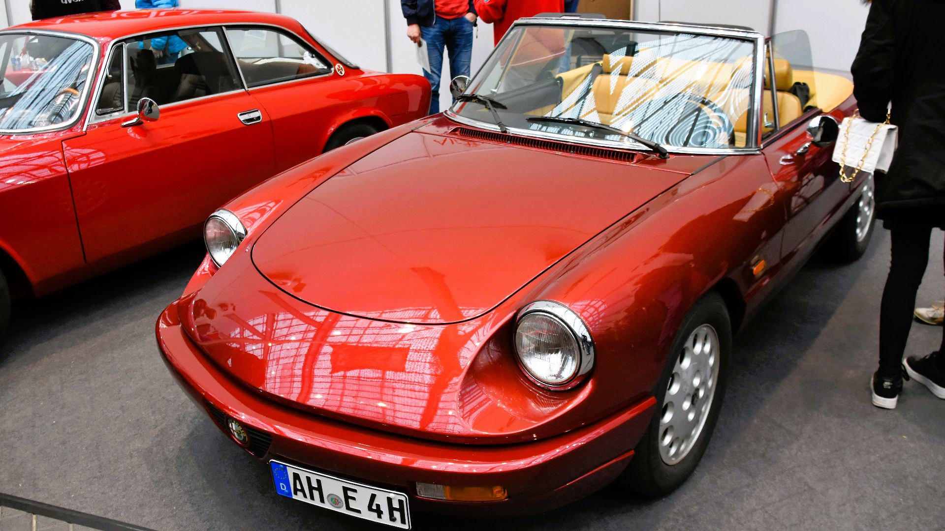 Launch: 1966
Generation: Fourth (Series 4, 1989 - 1993)
Engine: 2,0 litre R4 (petrol)
Power: 126 PS
Gearbox: 5 speed manual
Layout: front engine, rear drive

Location: Düsseldorf, Deutschland