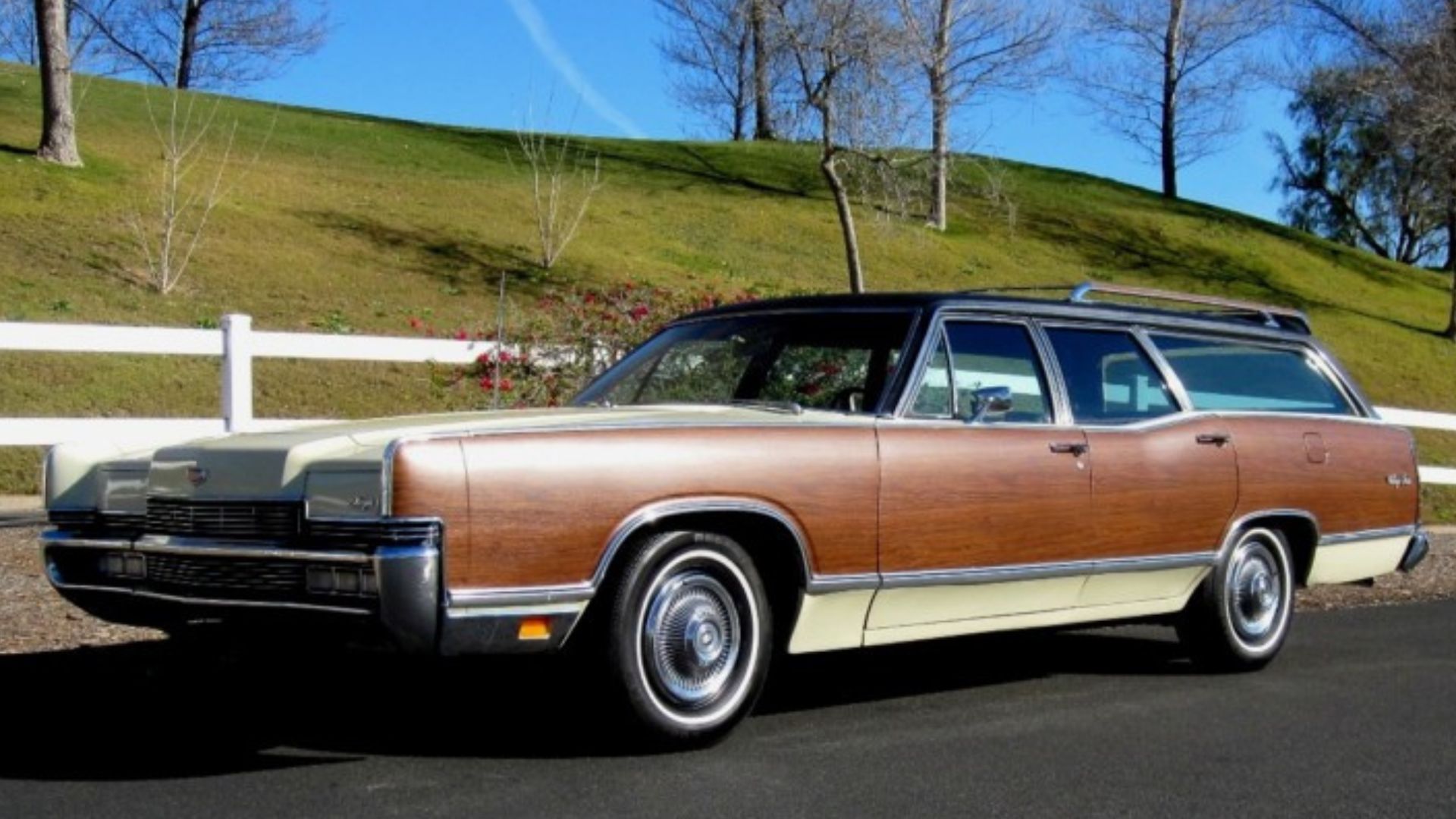 Front 3/4 view of a 1970 Mercury Marquis Colony Park station wagon