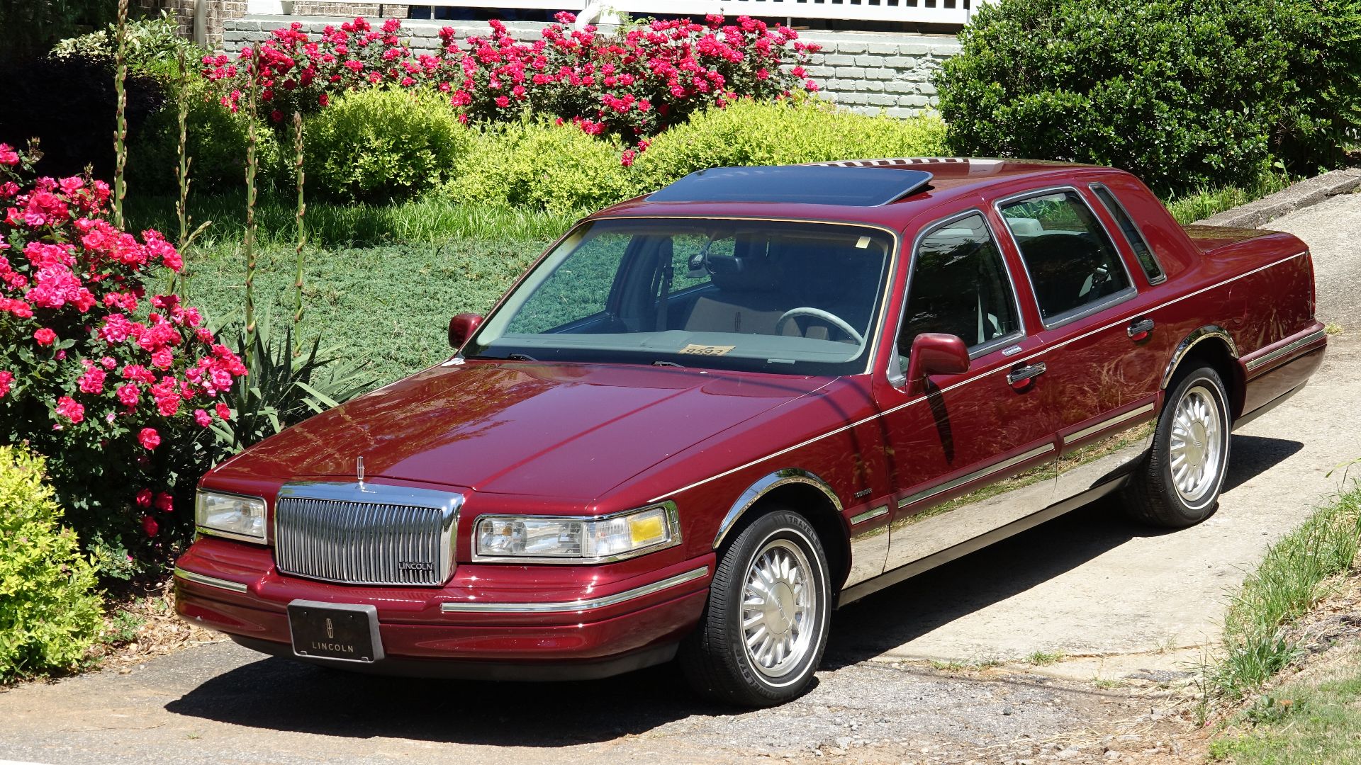 1996 Lincoln Town Car Diamond Anniversary Edition to commemorate the 75th anniversary of the Lincoln brand. 1000 were produced in total, 500 of which were painted in this maroon color and the other 500 painted silver gray.