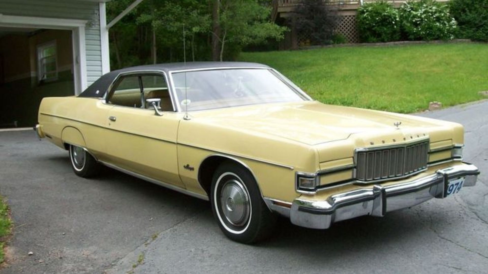 Front-right 3/4 view of a 1974 Mercury Marquis Brougham 2-door hardtop.